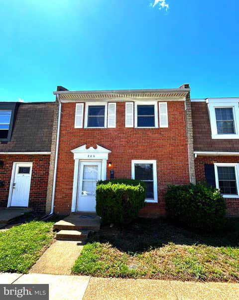 Townhouse For Sale - 220 Ivanhoe Court<br/> FREDERICKSBURG, VA 22401