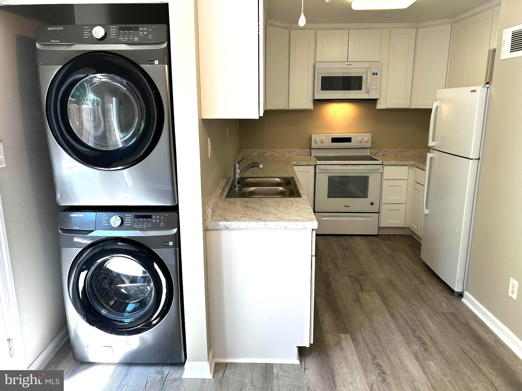CENTRAL PARK TOWNHOMES - Residential