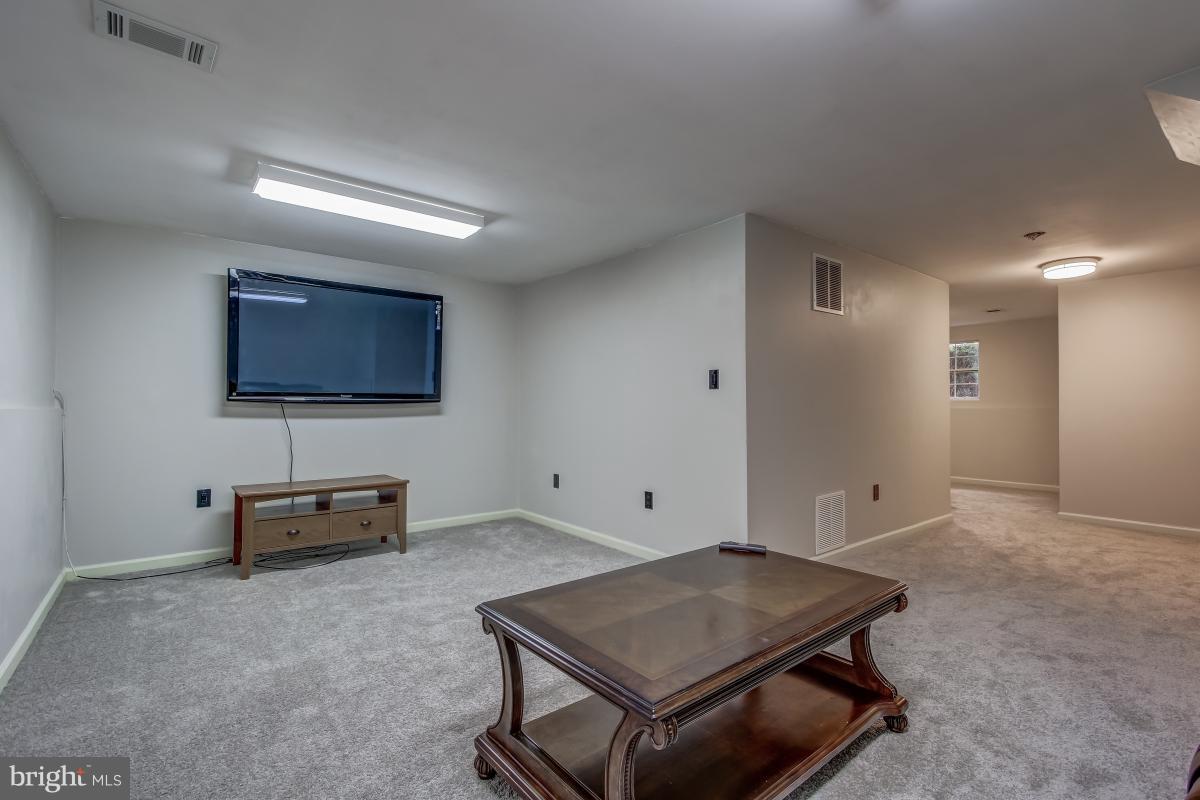 RIDGEFIELD VILLAGE - Residential