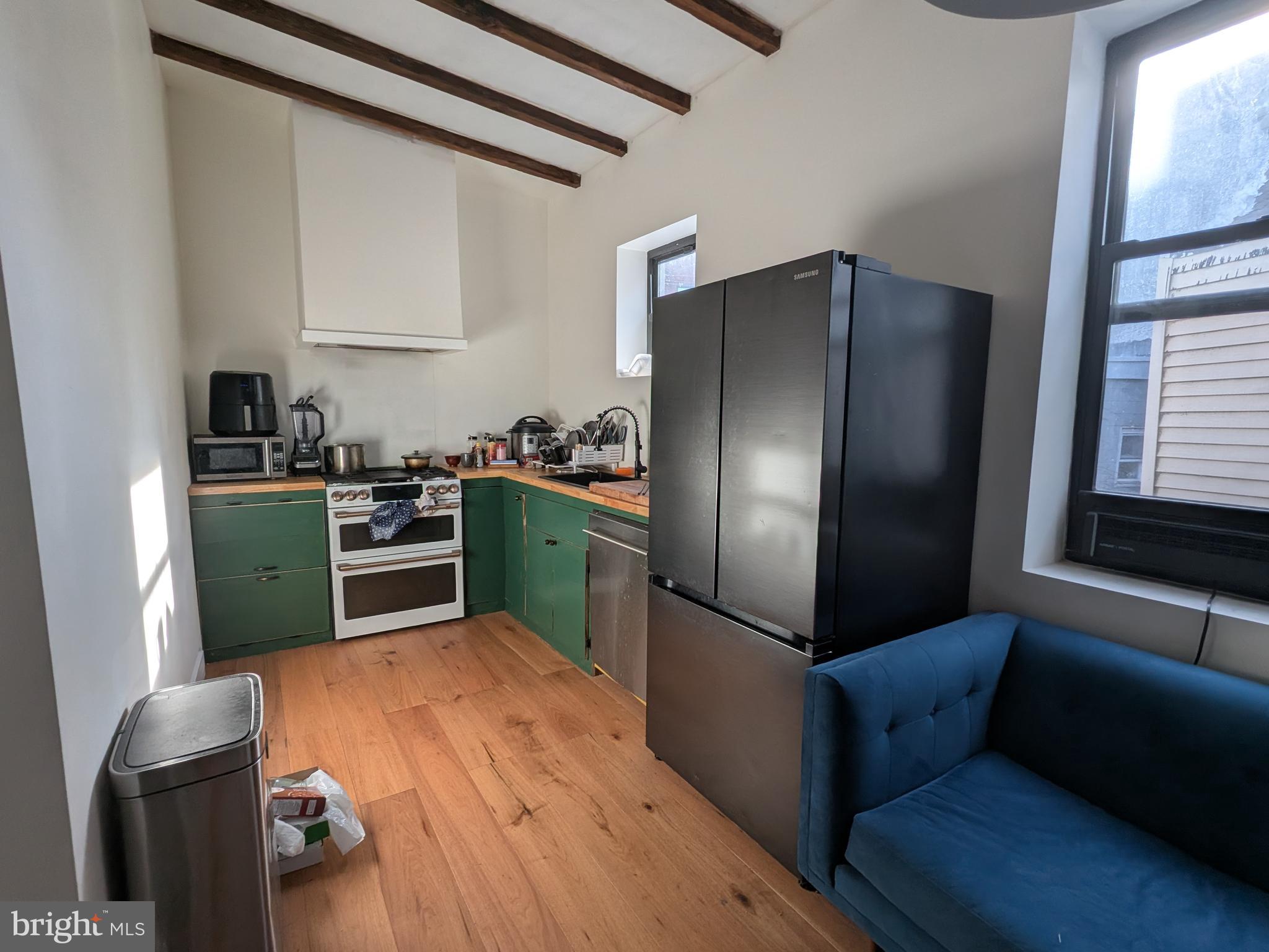 EAST KENSINGTON - Commercial Sale