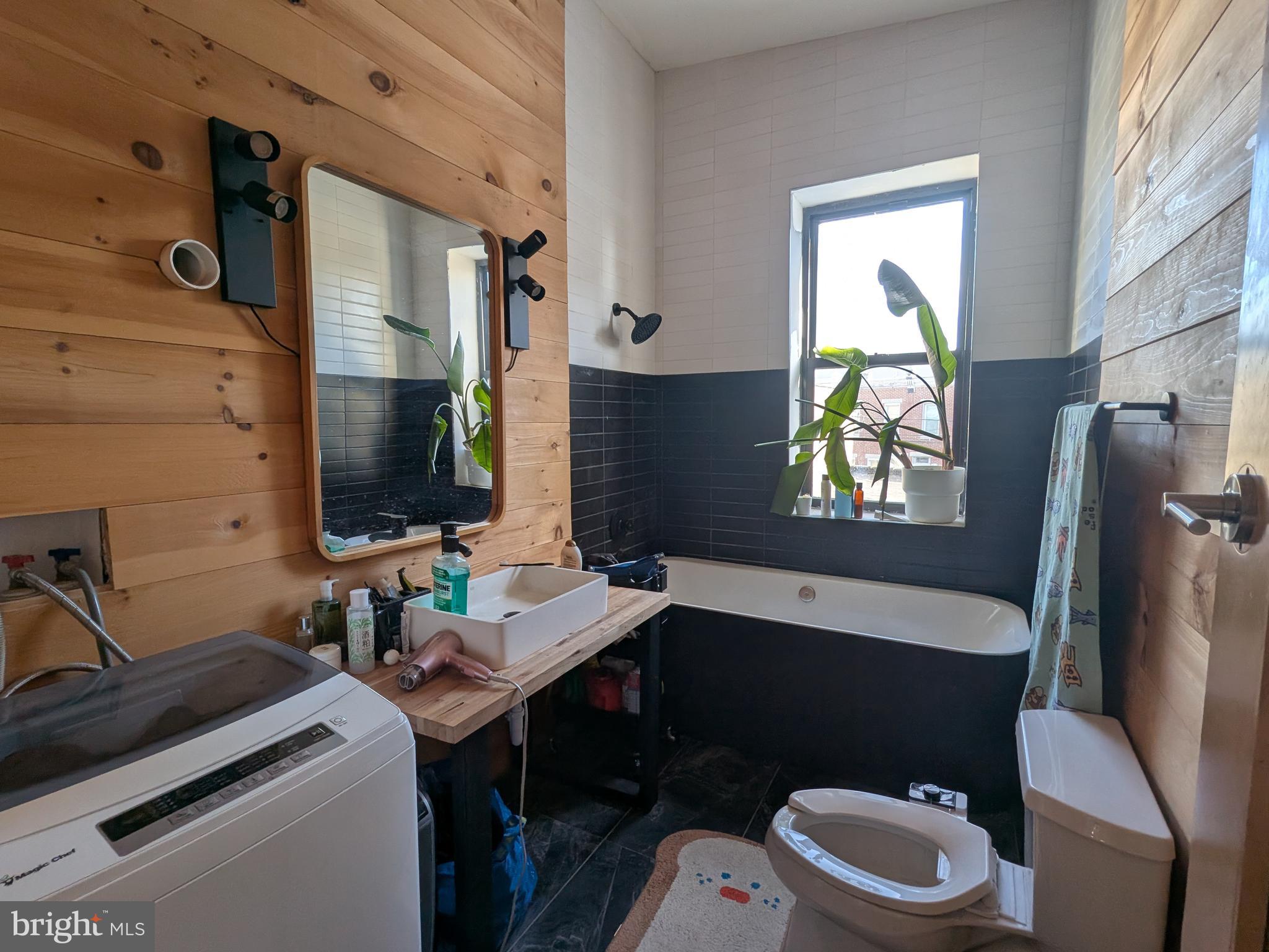 EAST KENSINGTON - Commercial Sale