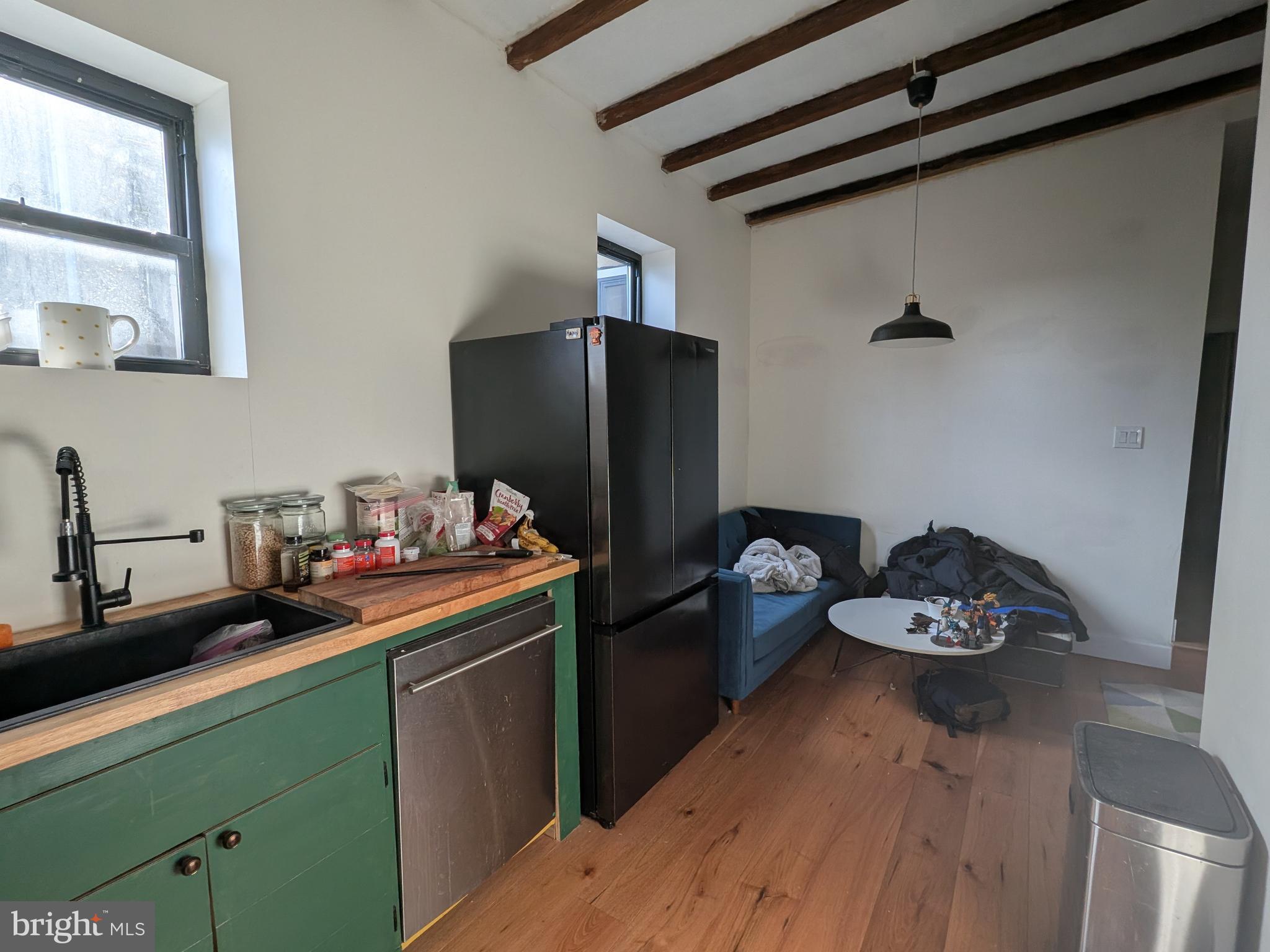 EAST KENSINGTON - Commercial Sale