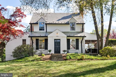 1004 Janneys Lane, Alexandria, VA MLS: VAAX2044258