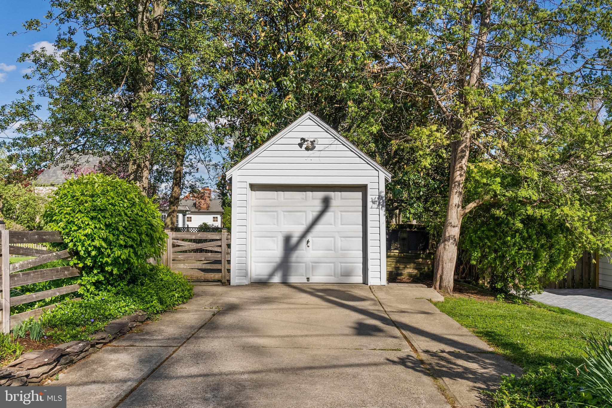 COLLEGE PARK - Residential