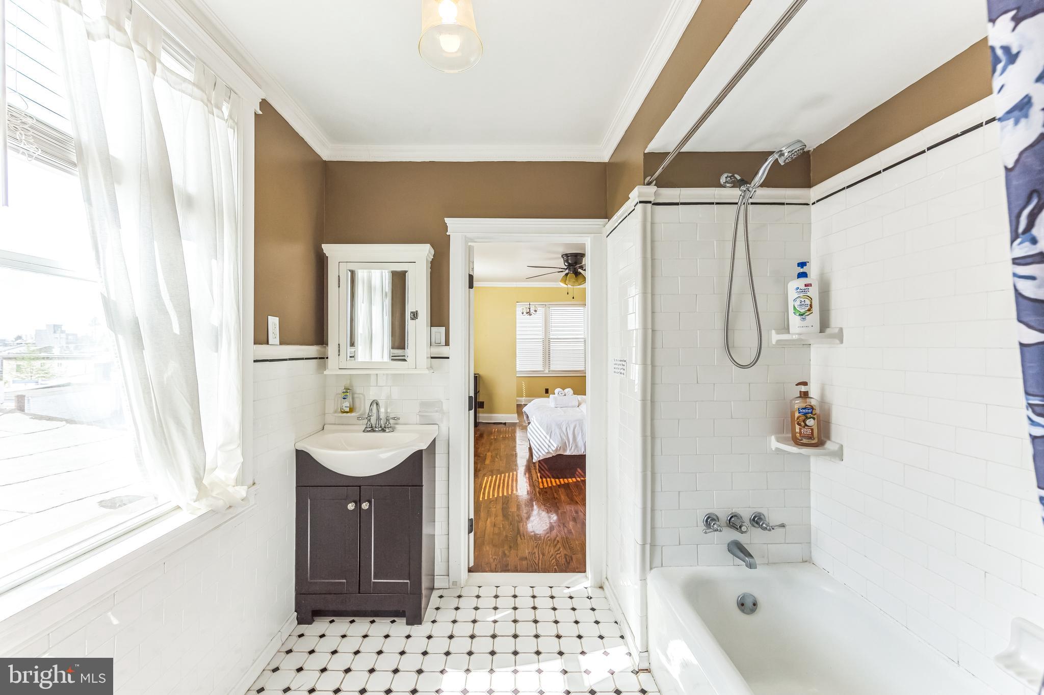 EAST KENSINGTON - Residential