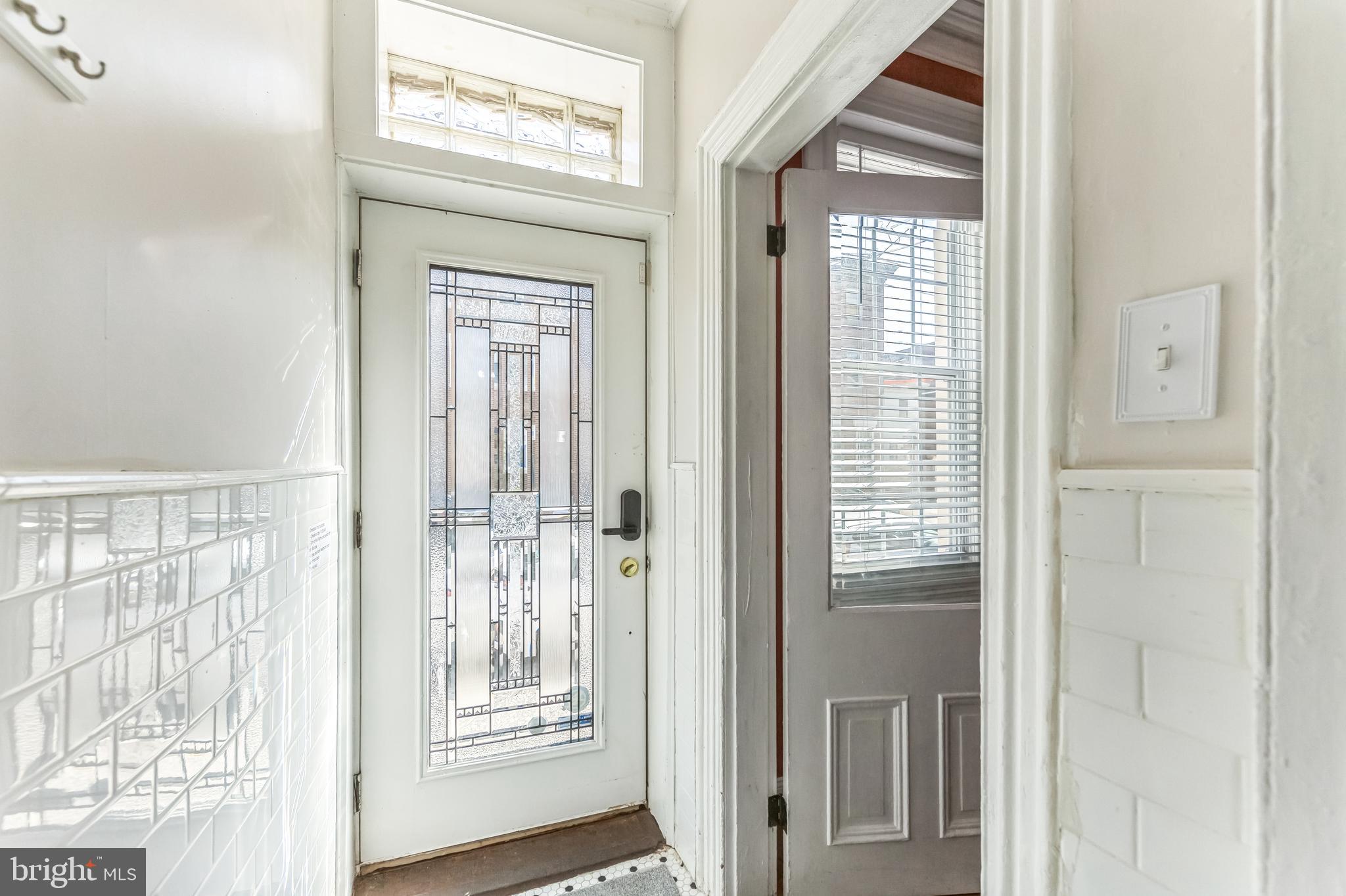 EAST KENSINGTON - Residential