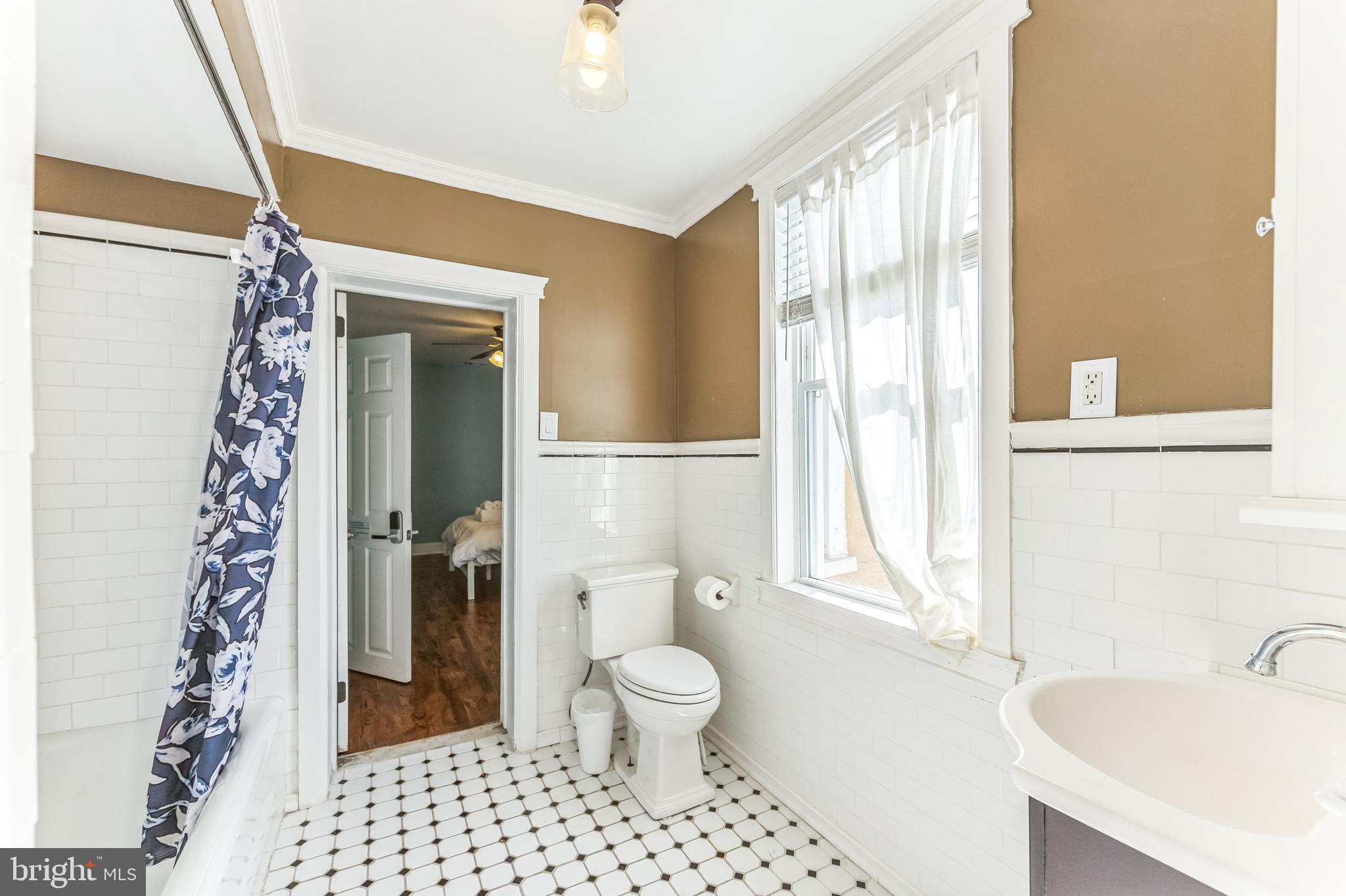 EAST KENSINGTON - Residential