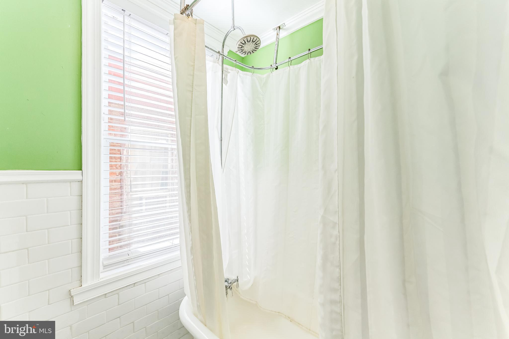 EAST KENSINGTON - Residential