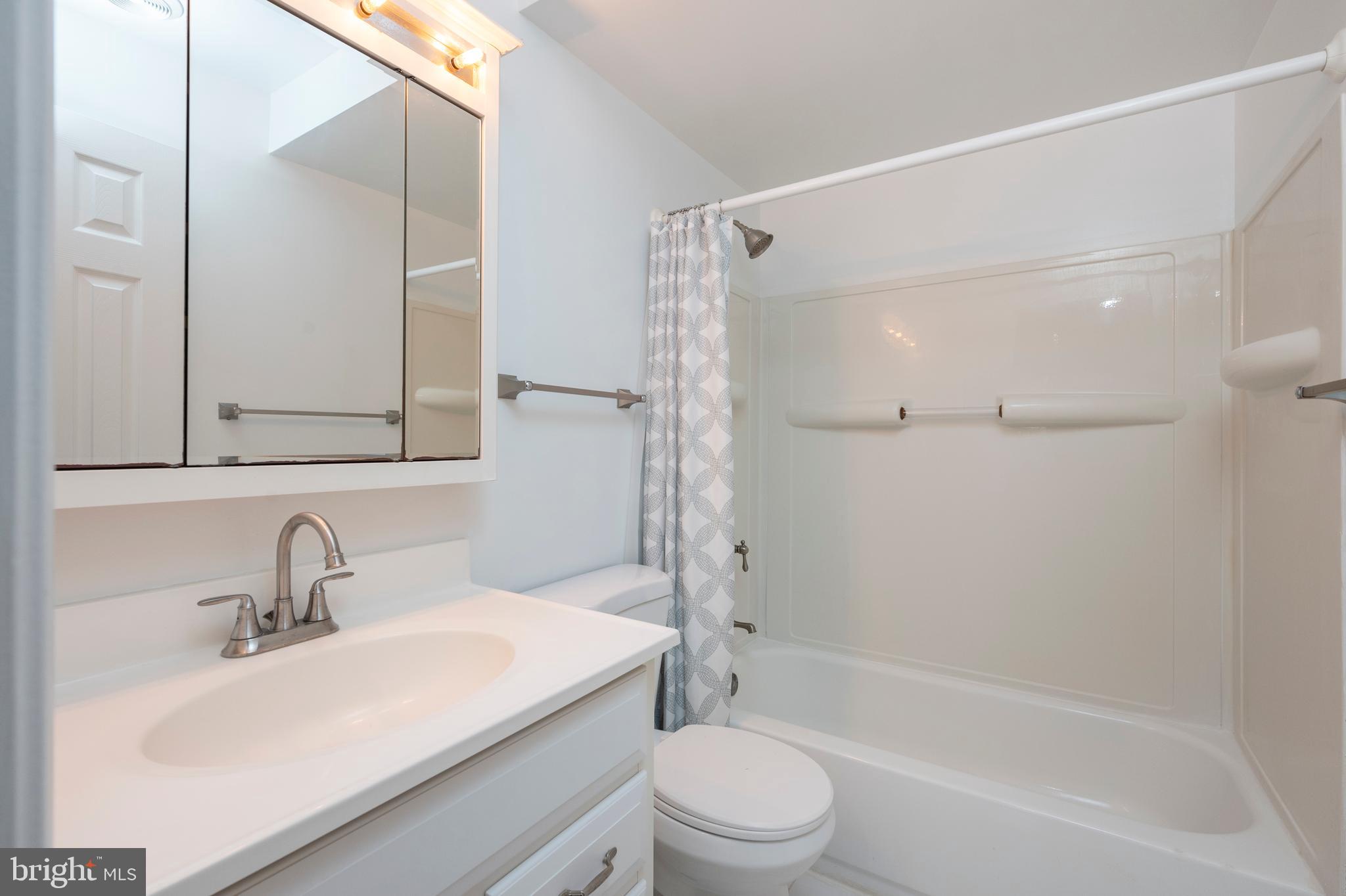 WILLOWS OF POTOMAC - Residential