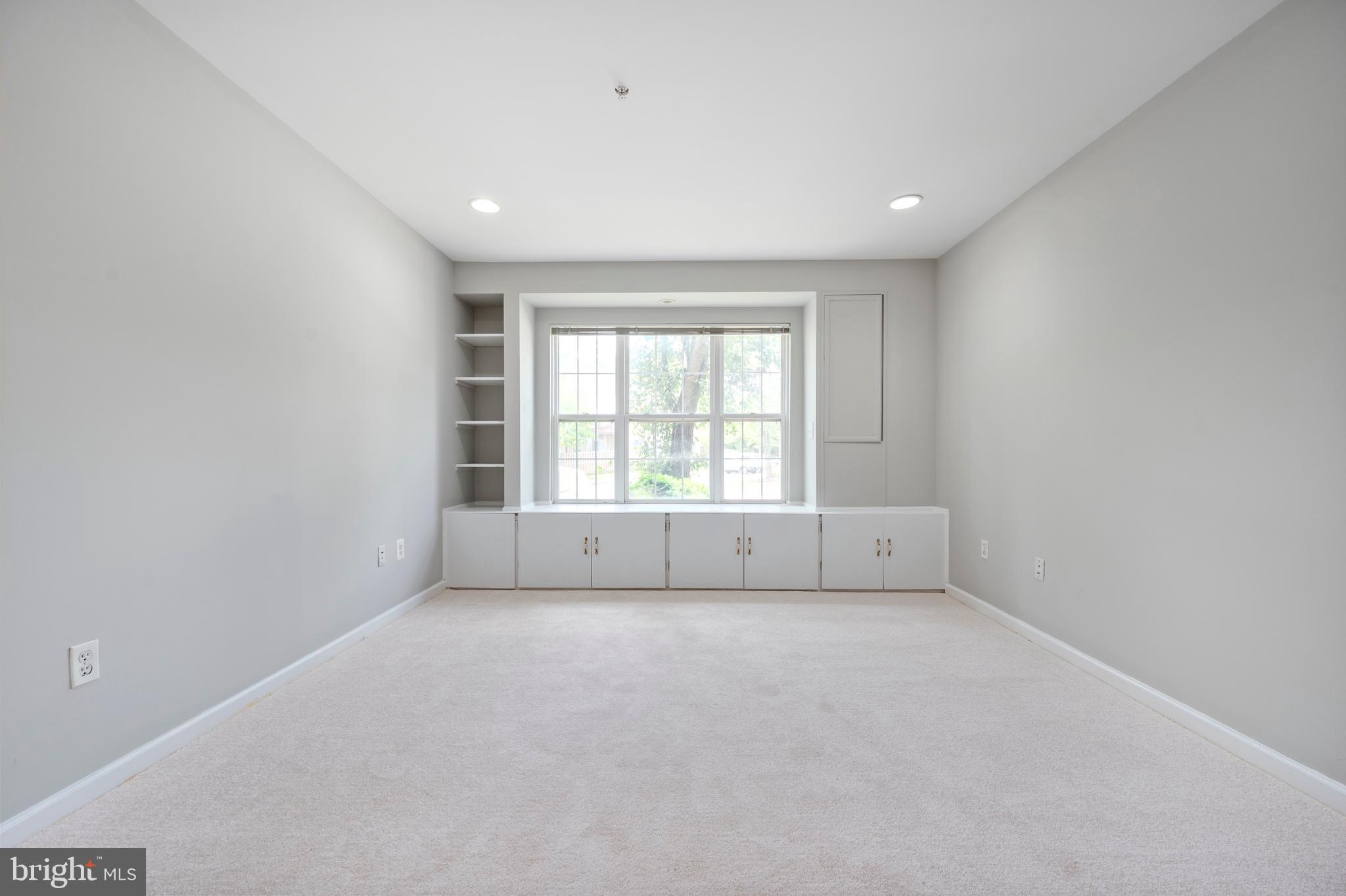 WILLOWS OF POTOMAC - Residential