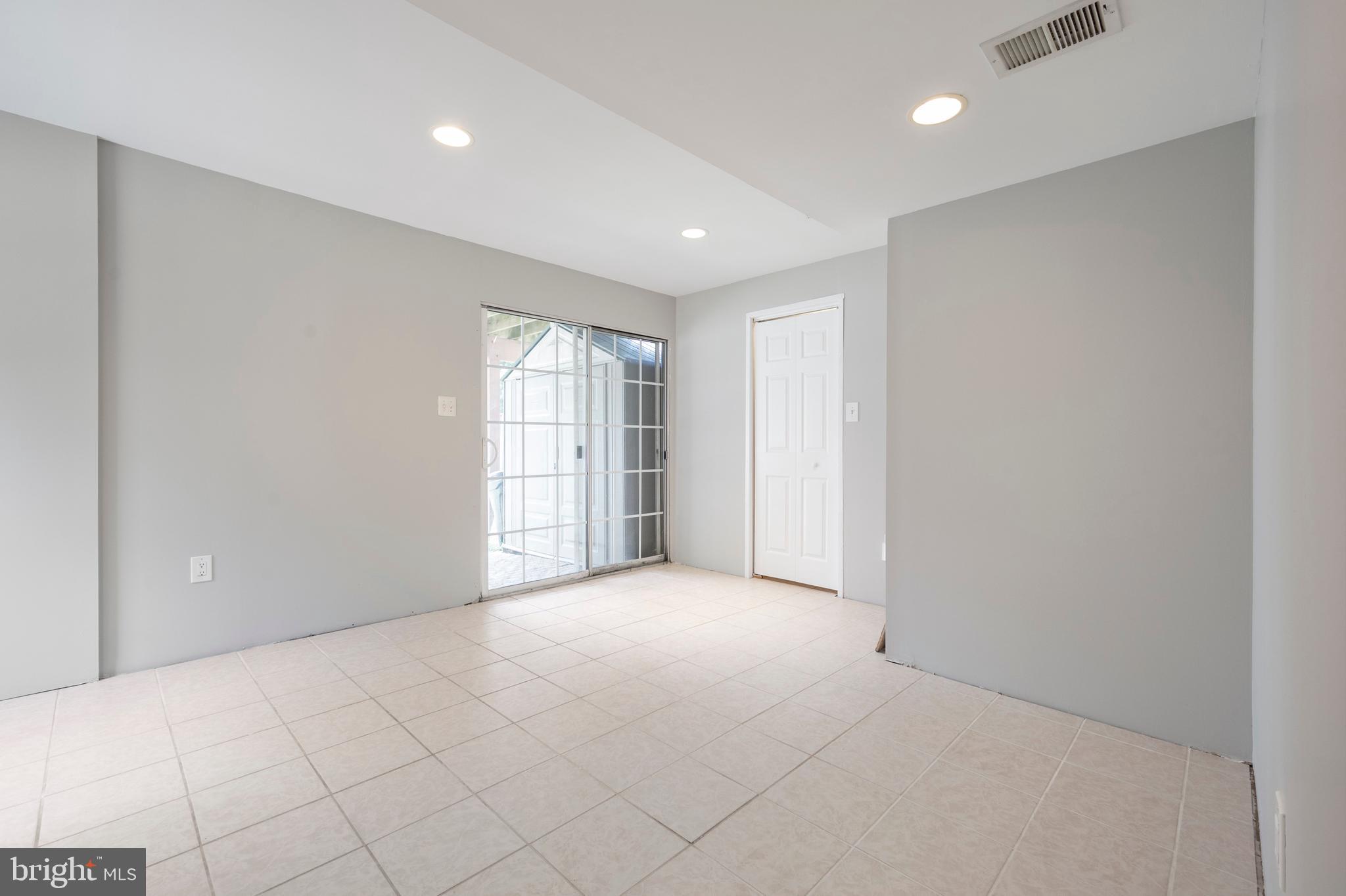 WILLOWS OF POTOMAC - Residential