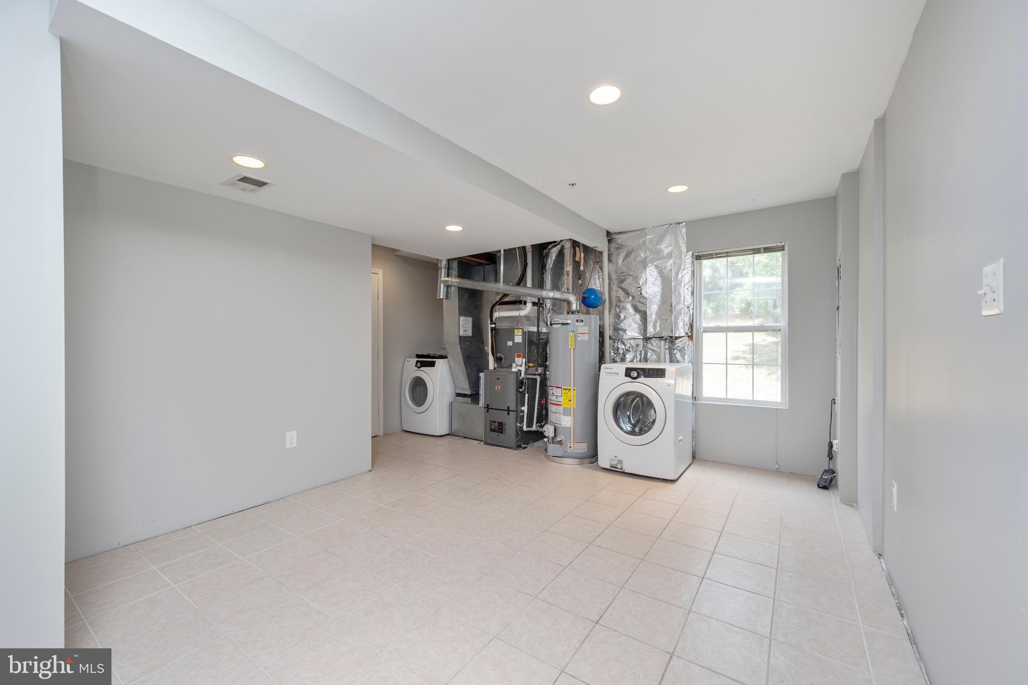 WILLOWS OF POTOMAC - Residential