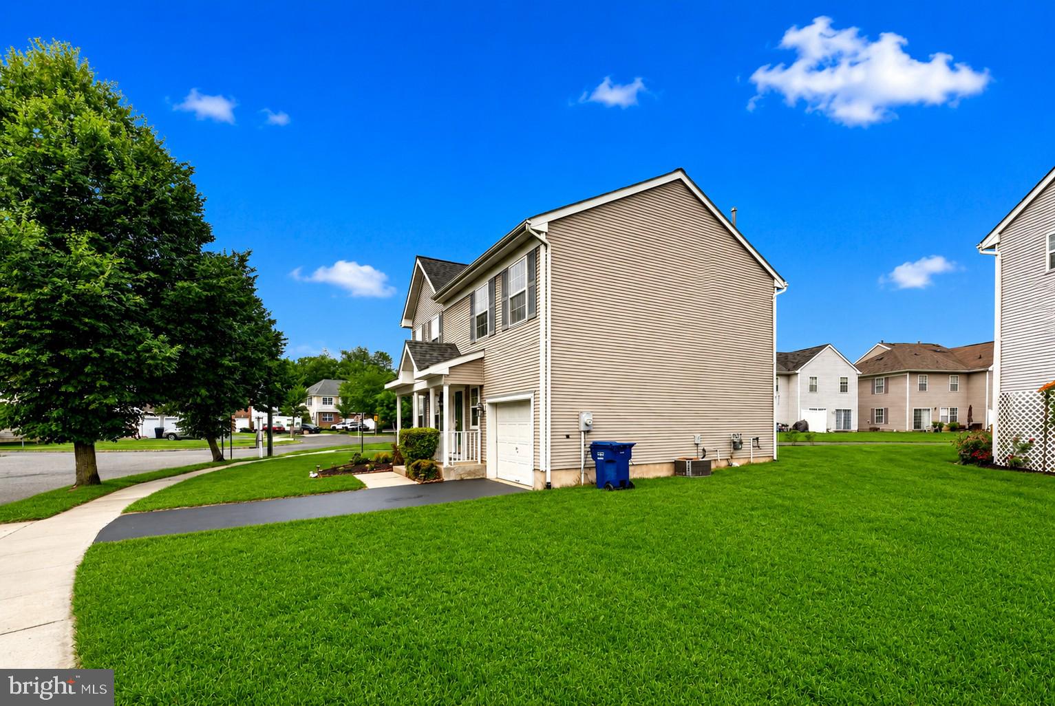 3 FOUNTAYNE LANE