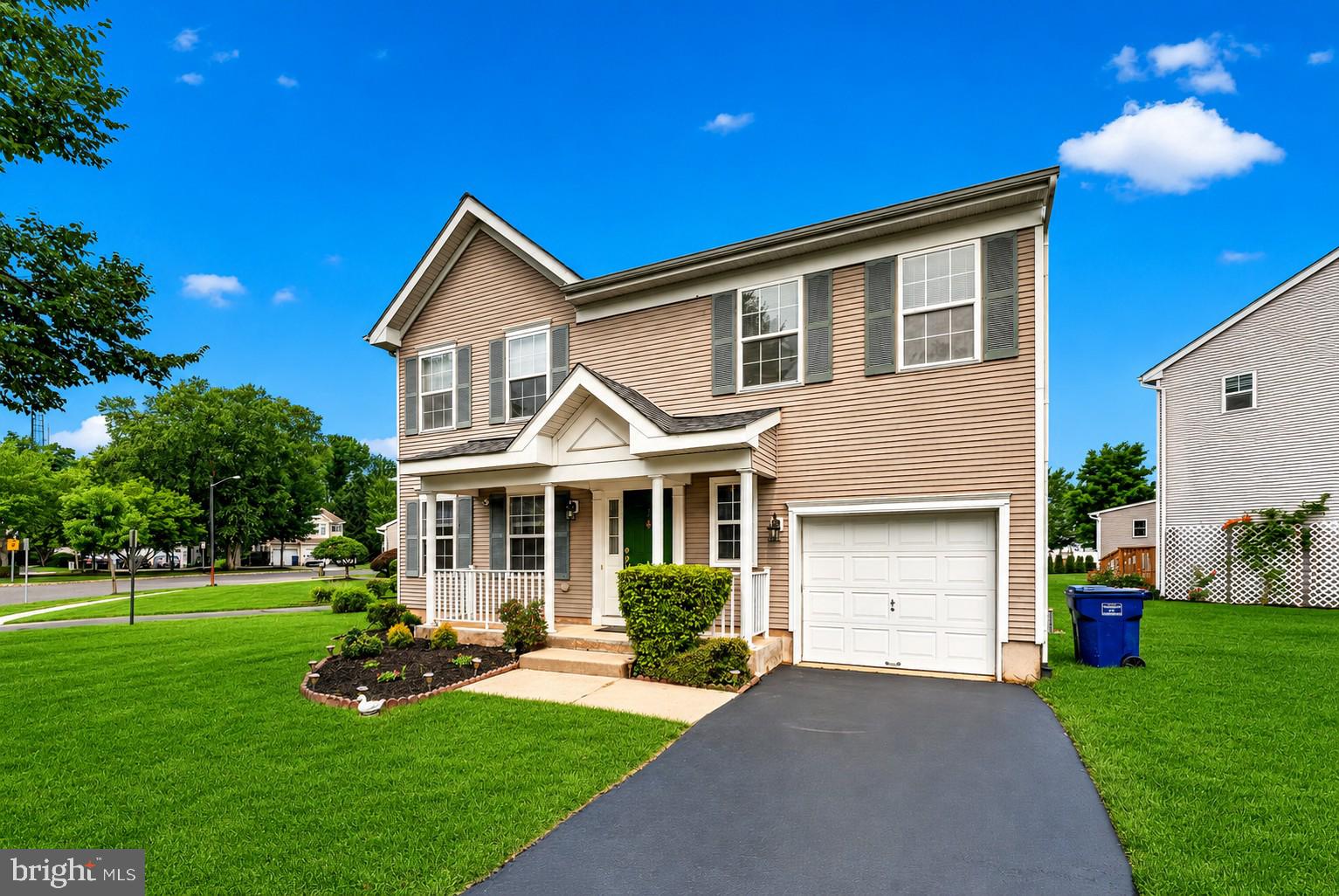 3 FOUNTAYNE LANE