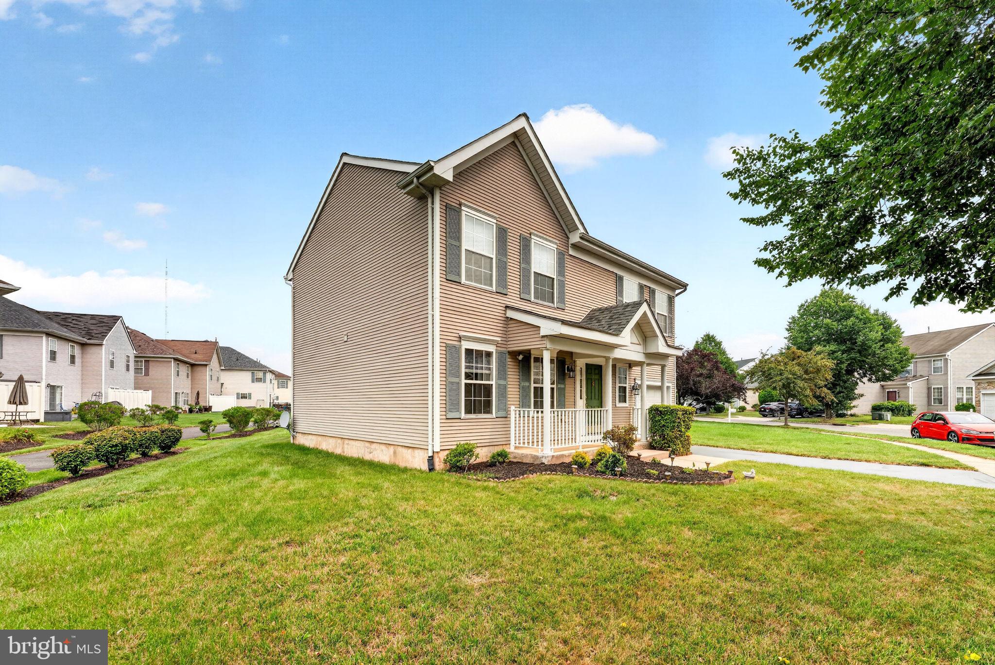 3 FOUNTAYNE LANE