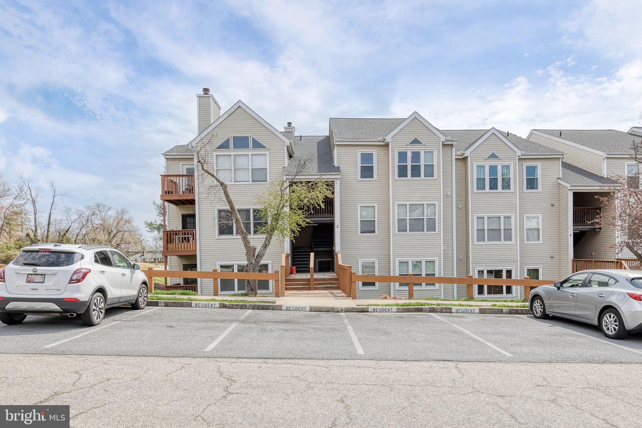 RIVERCHASE - Residential