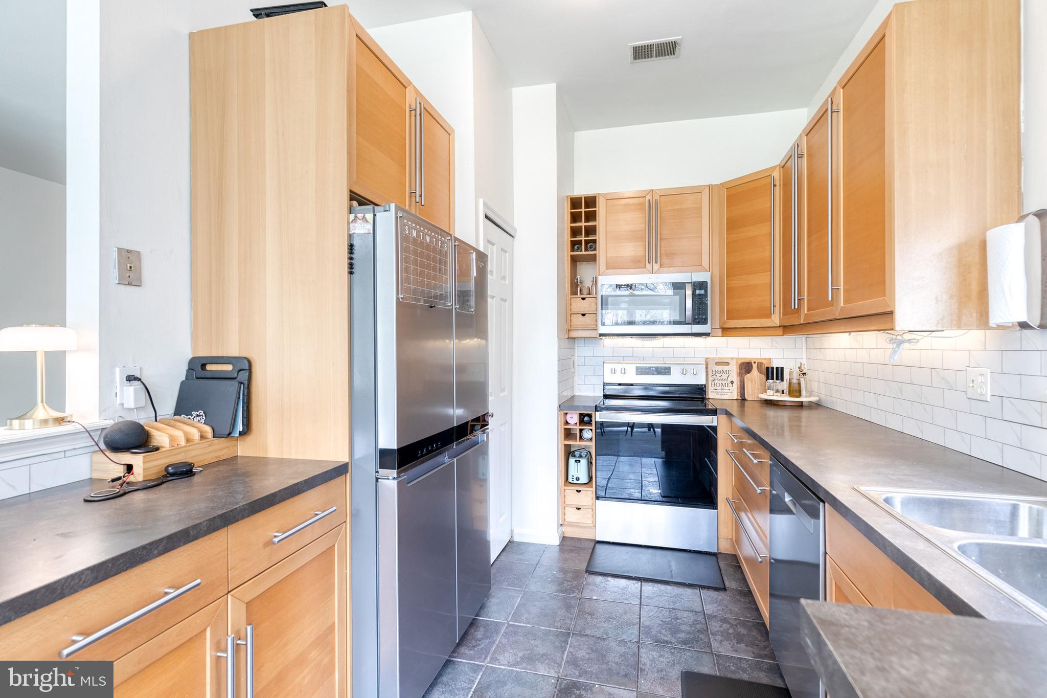 RIVERCHASE - Residential