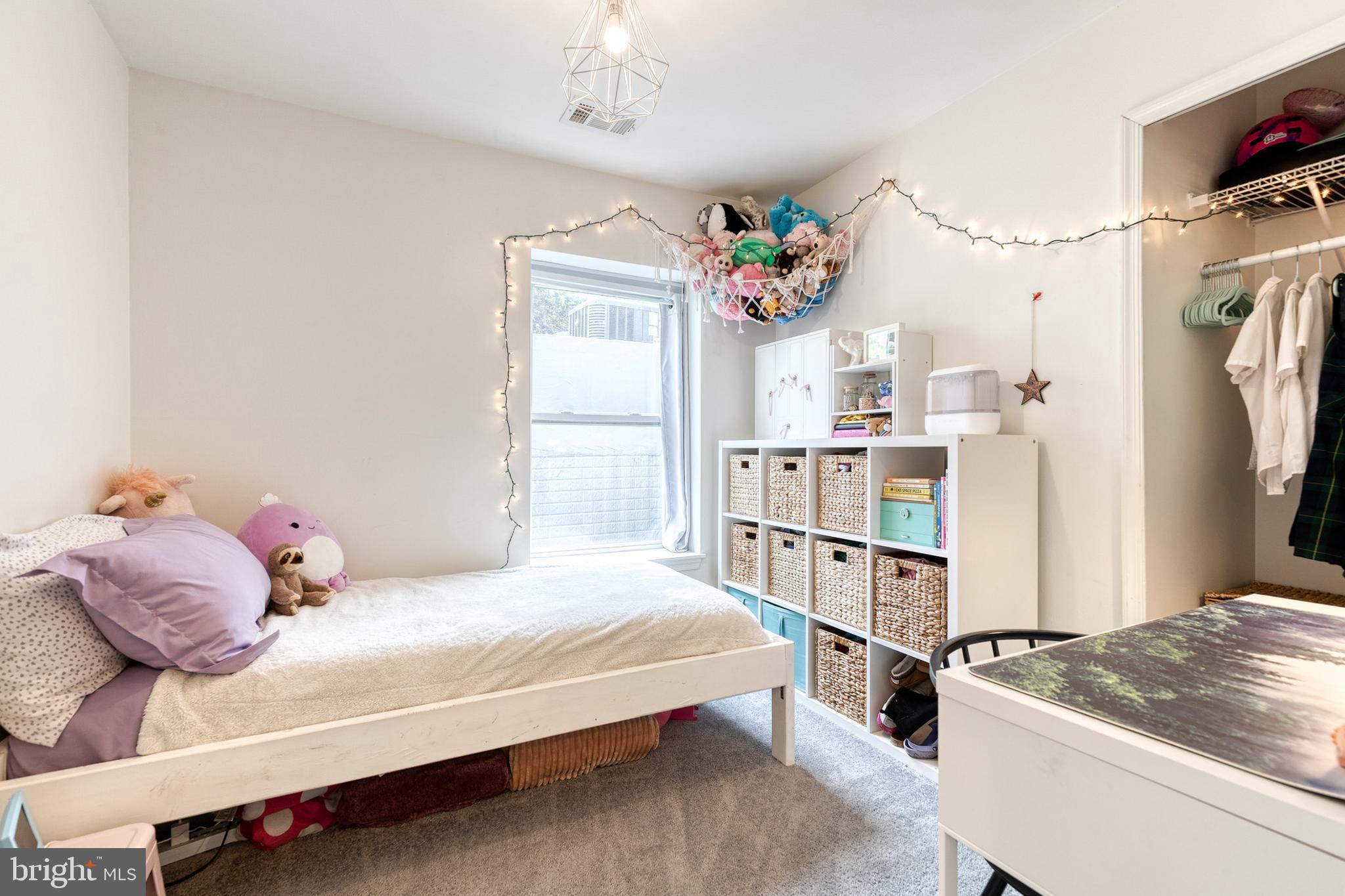 RIVERCHASE - Residential