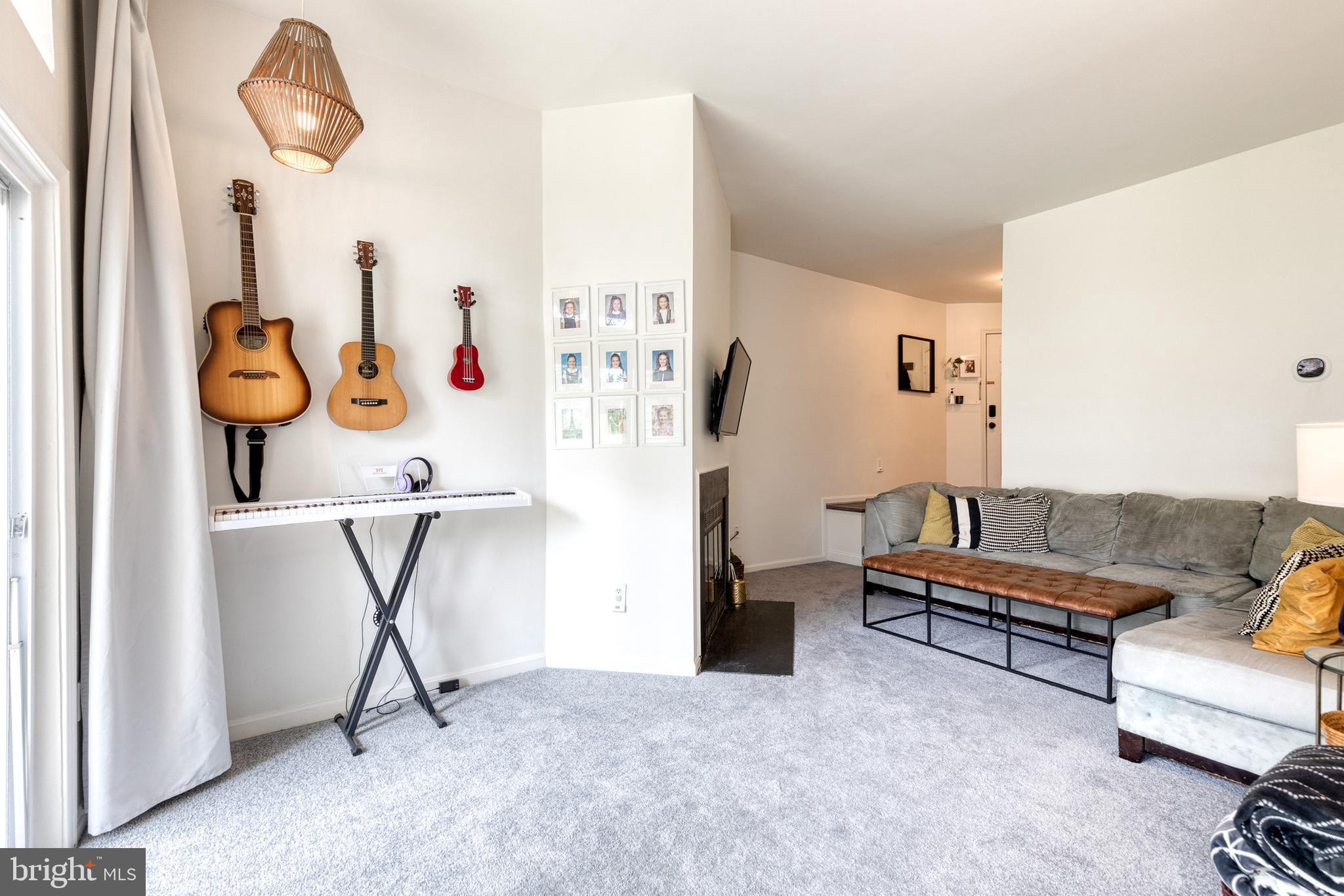 RIVERCHASE - Residential