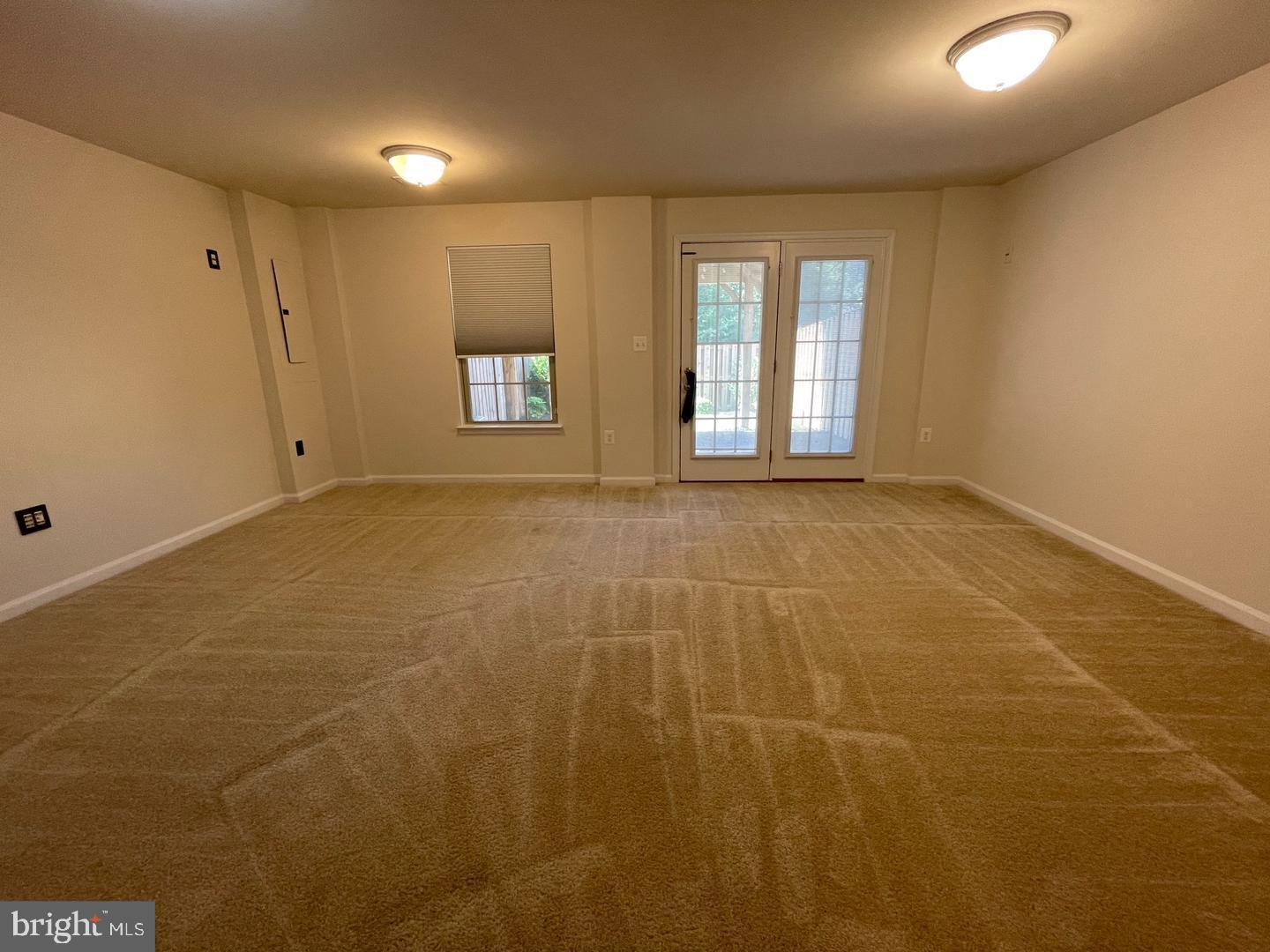 LAFAYETTE CROSSING - Residential Lease