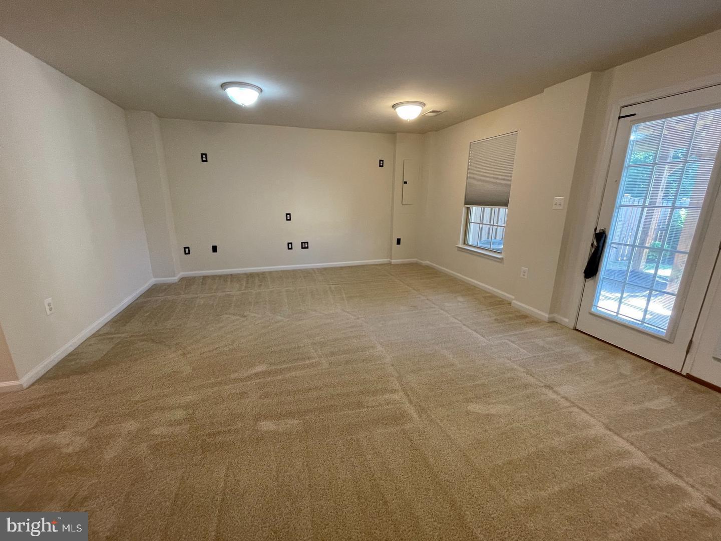 LAFAYETTE CROSSING - Residential Lease