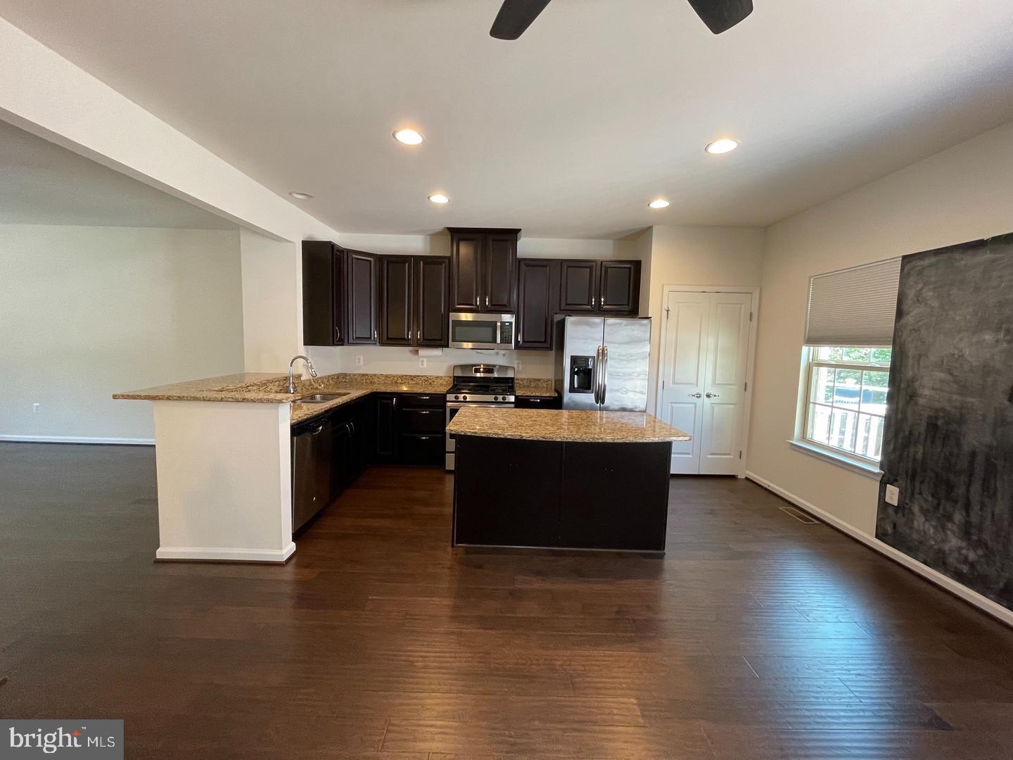 LAFAYETTE CROSSING - Residential Lease