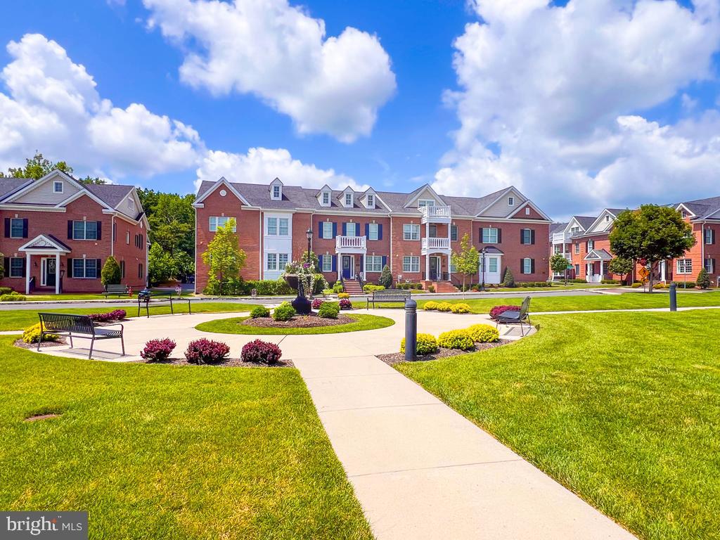 25 CREEKVIEW LANE