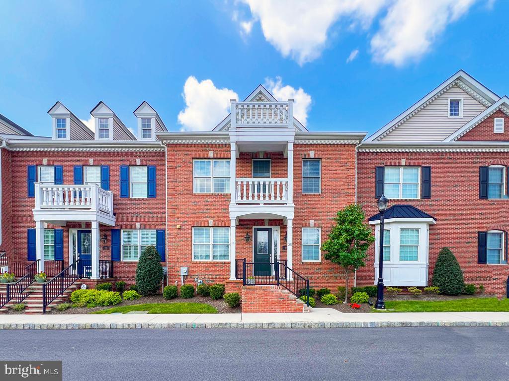 25 CREEKVIEW LANE