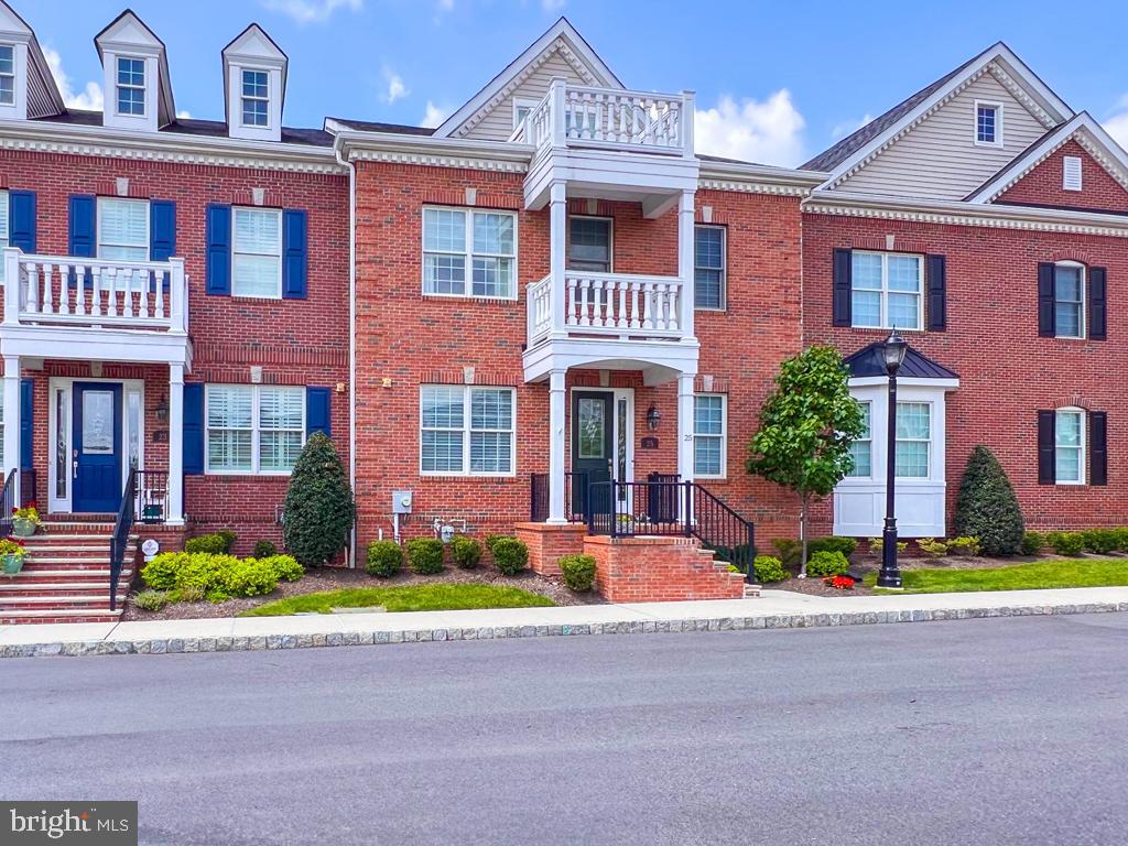 25 CREEKVIEW LANE