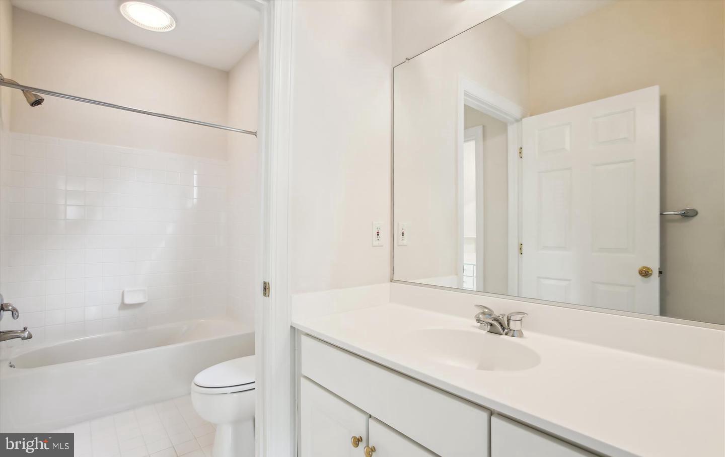 TREGARON - Residential Lease