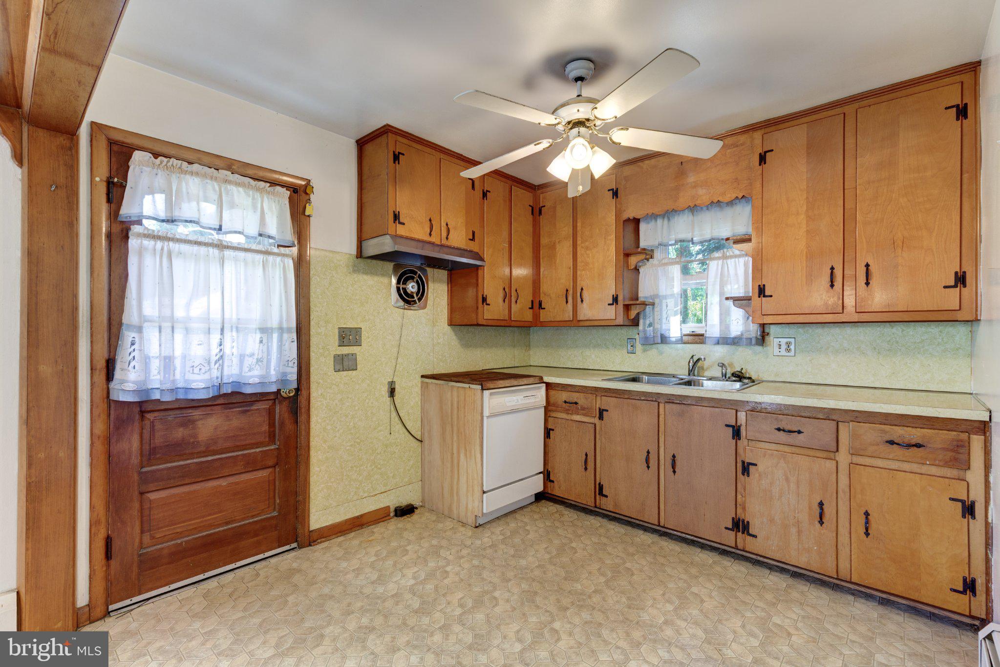 15811 HANOVER PIKE