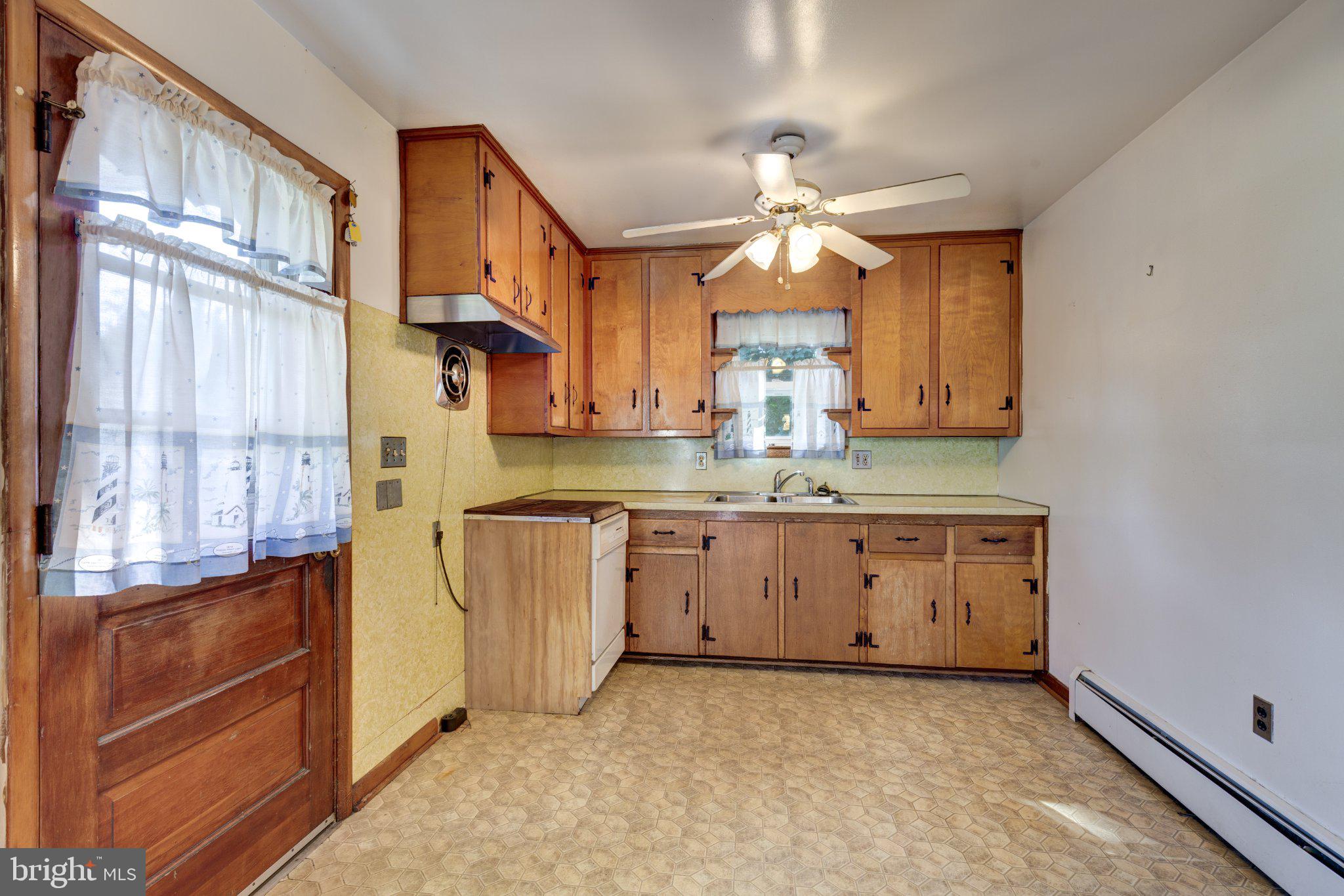 15811 HANOVER PIKE
