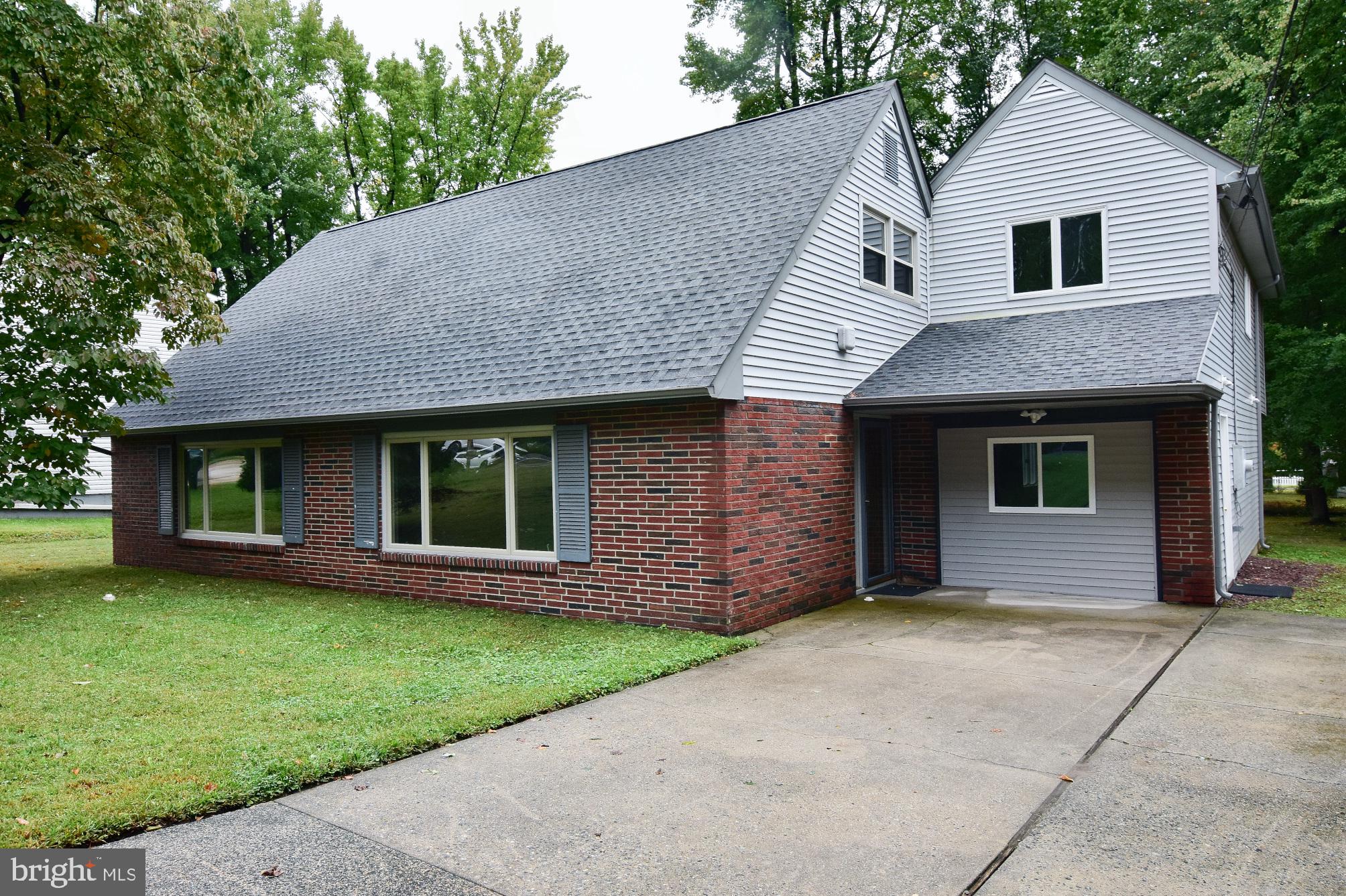 1927 CHAPEL AVENUE W