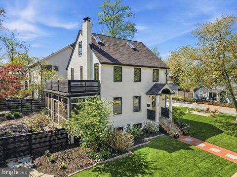 Photo of 1142 N Frederick Street, ARLINGTON, VA 22205 (MLS # VAAR2070572)