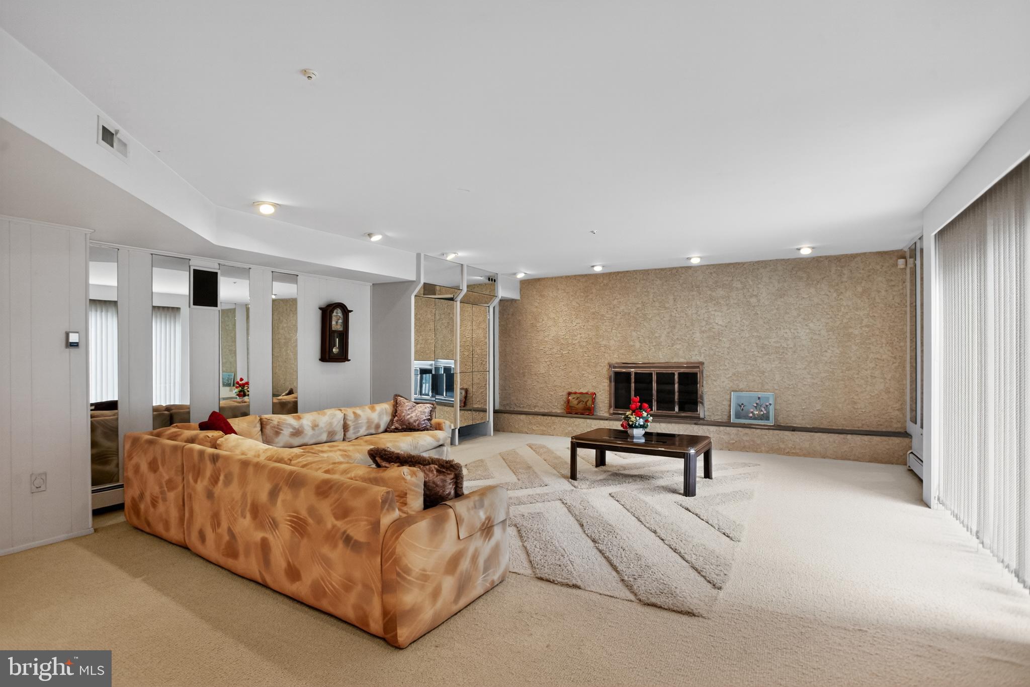 HUNTINGDON VALLEY - Residential