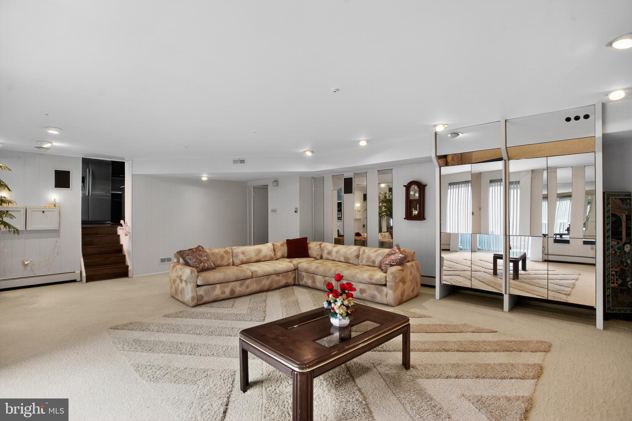 HUNTINGDON VALLEY - Residential