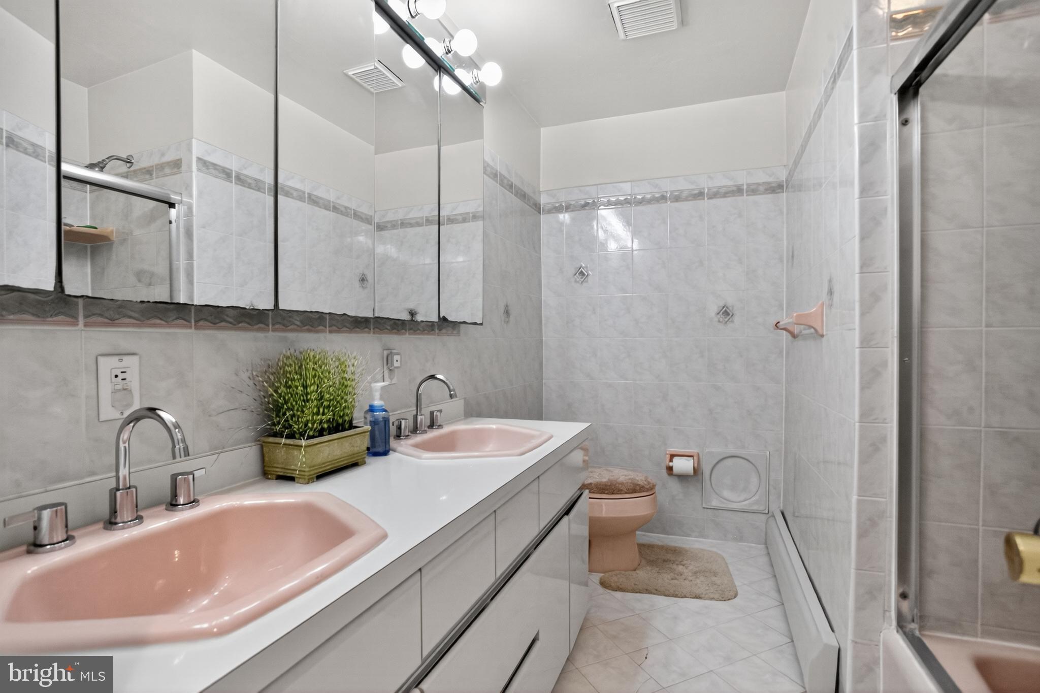 HUNTINGDON VALLEY - Residential