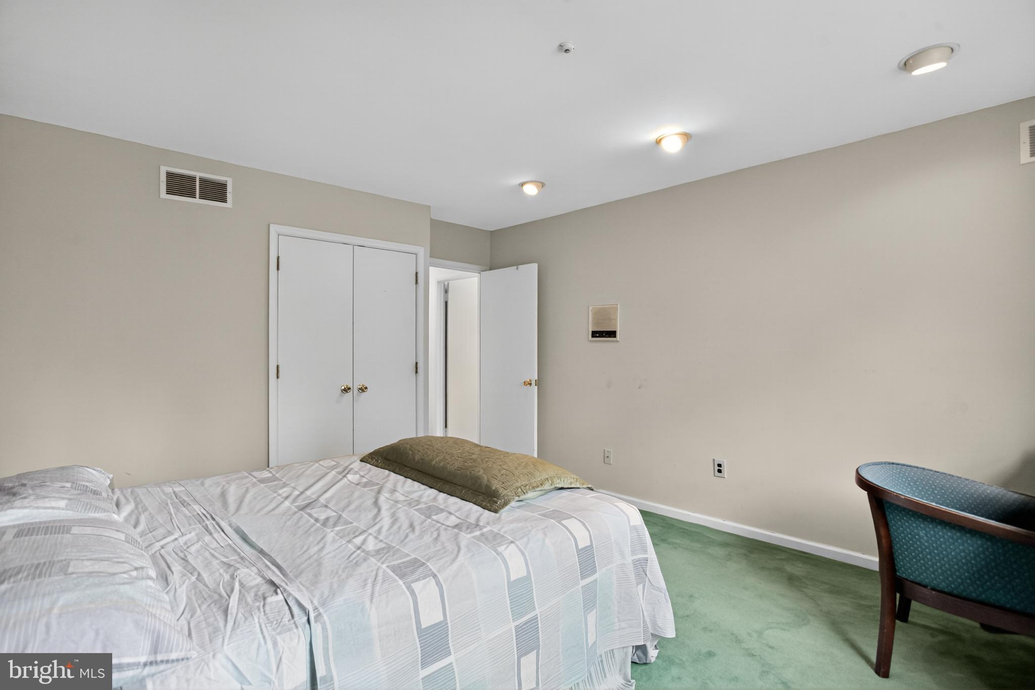 HUNTINGDON VALLEY - Residential