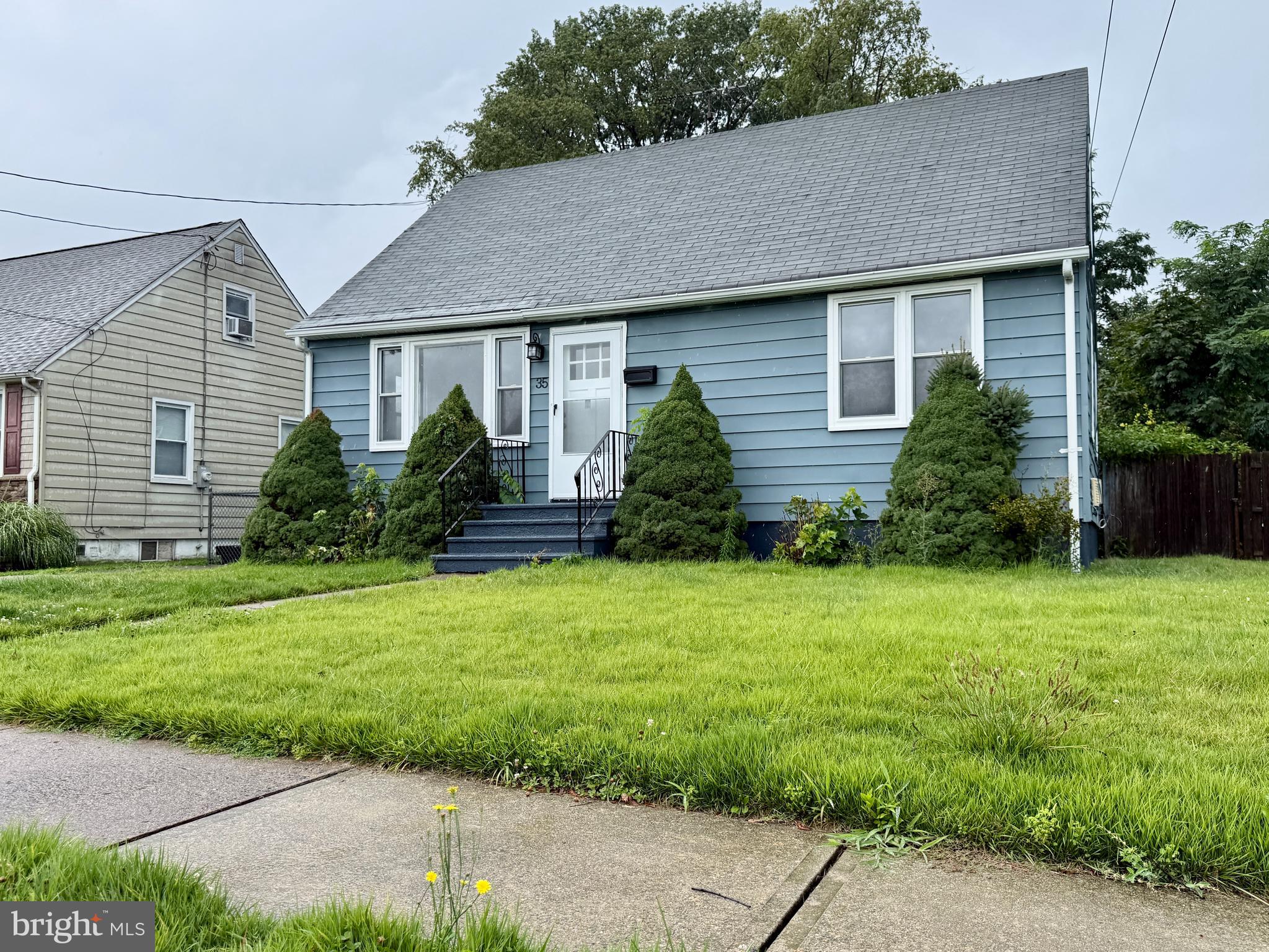 35 UNWIN DRIVE