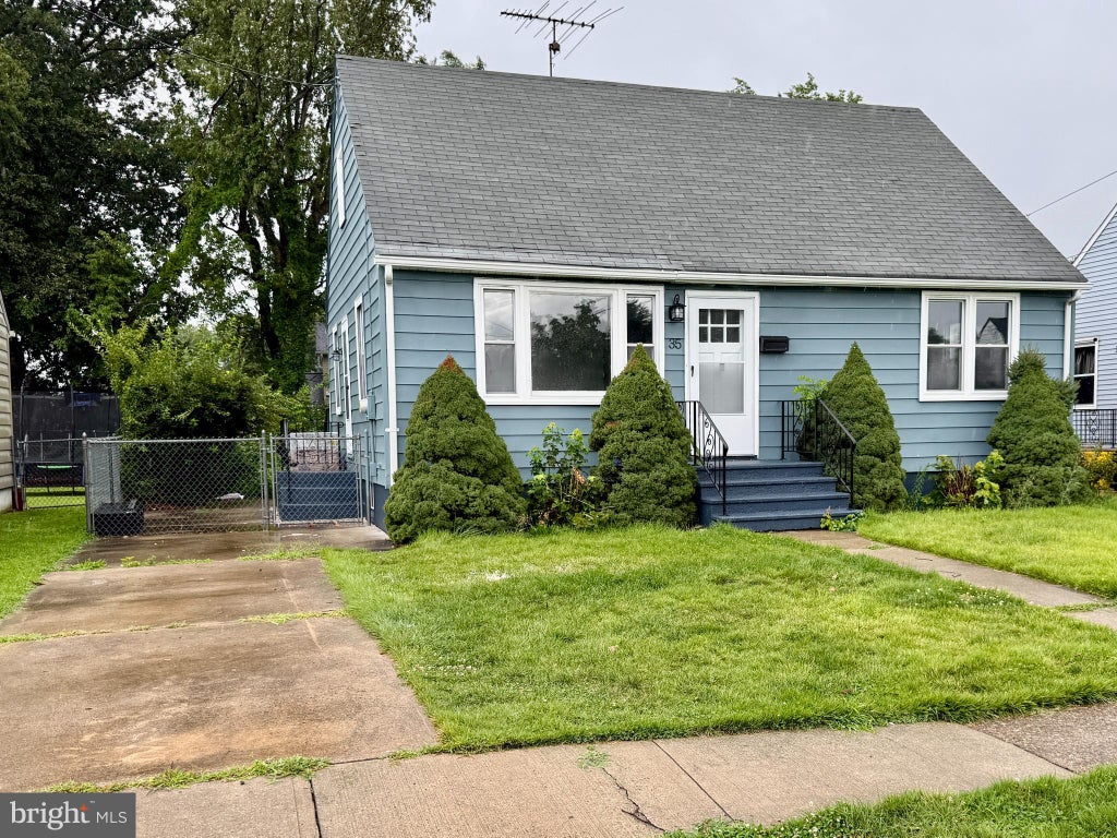 Photo of 35 Unwin Dr, HAMILTON, NJ 08610 (MLS # NJME2082328)