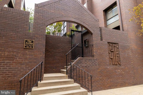 Townhouse For Sale - 100 N 22nd Street #102<br/> PHILADELPHIA, PA 19103