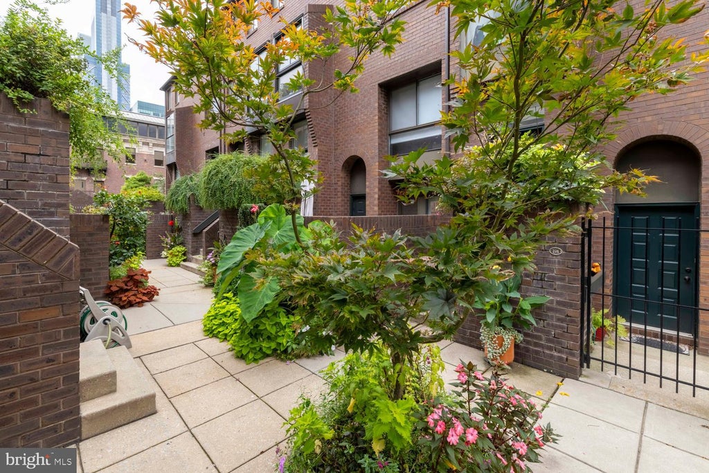 Photo of 100 N 22nd Street #102, PHILADELPHIA, PA 19103 (MLS # PAPH2667278)
