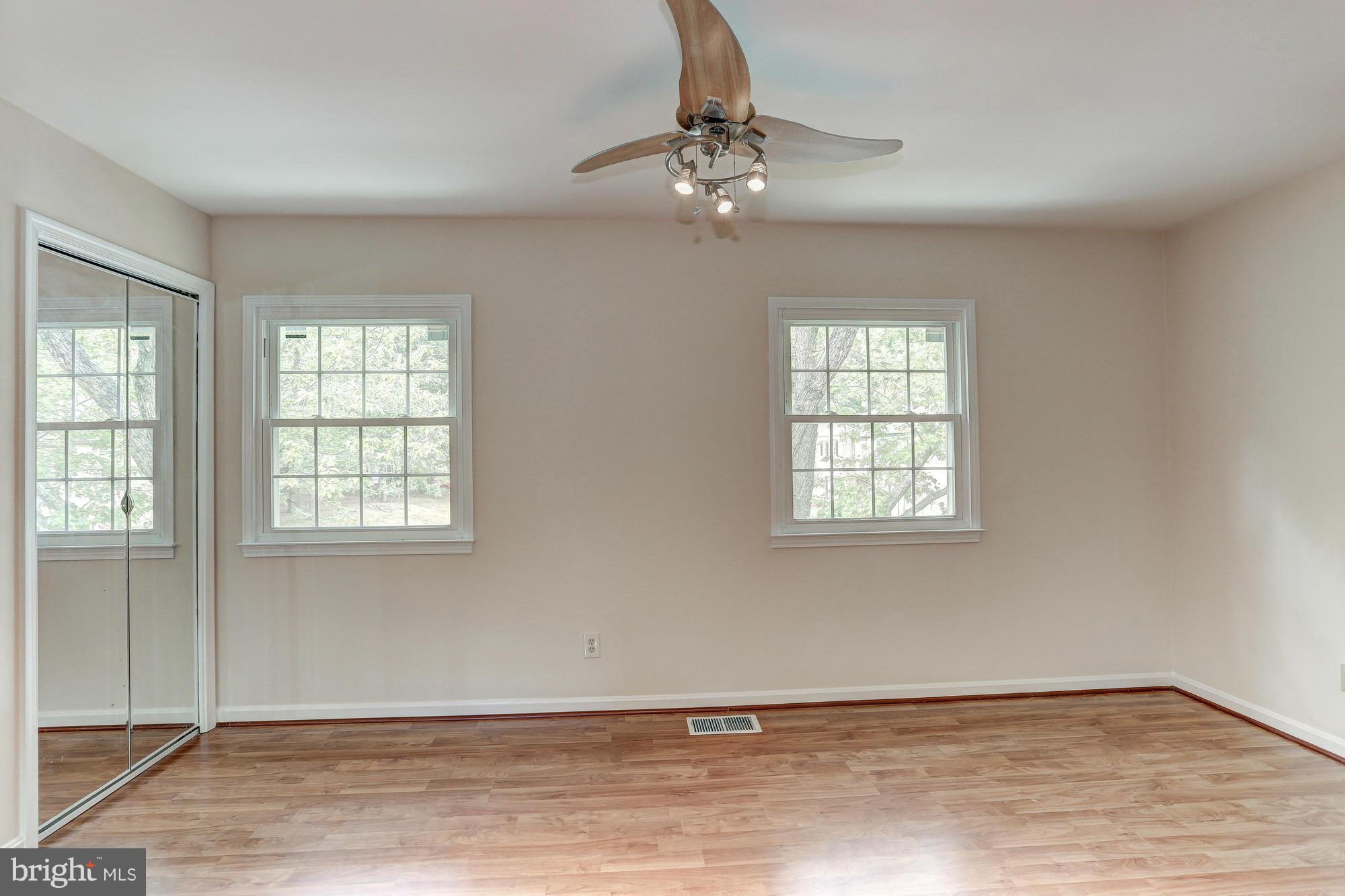 LONDON TOWNE - Residential