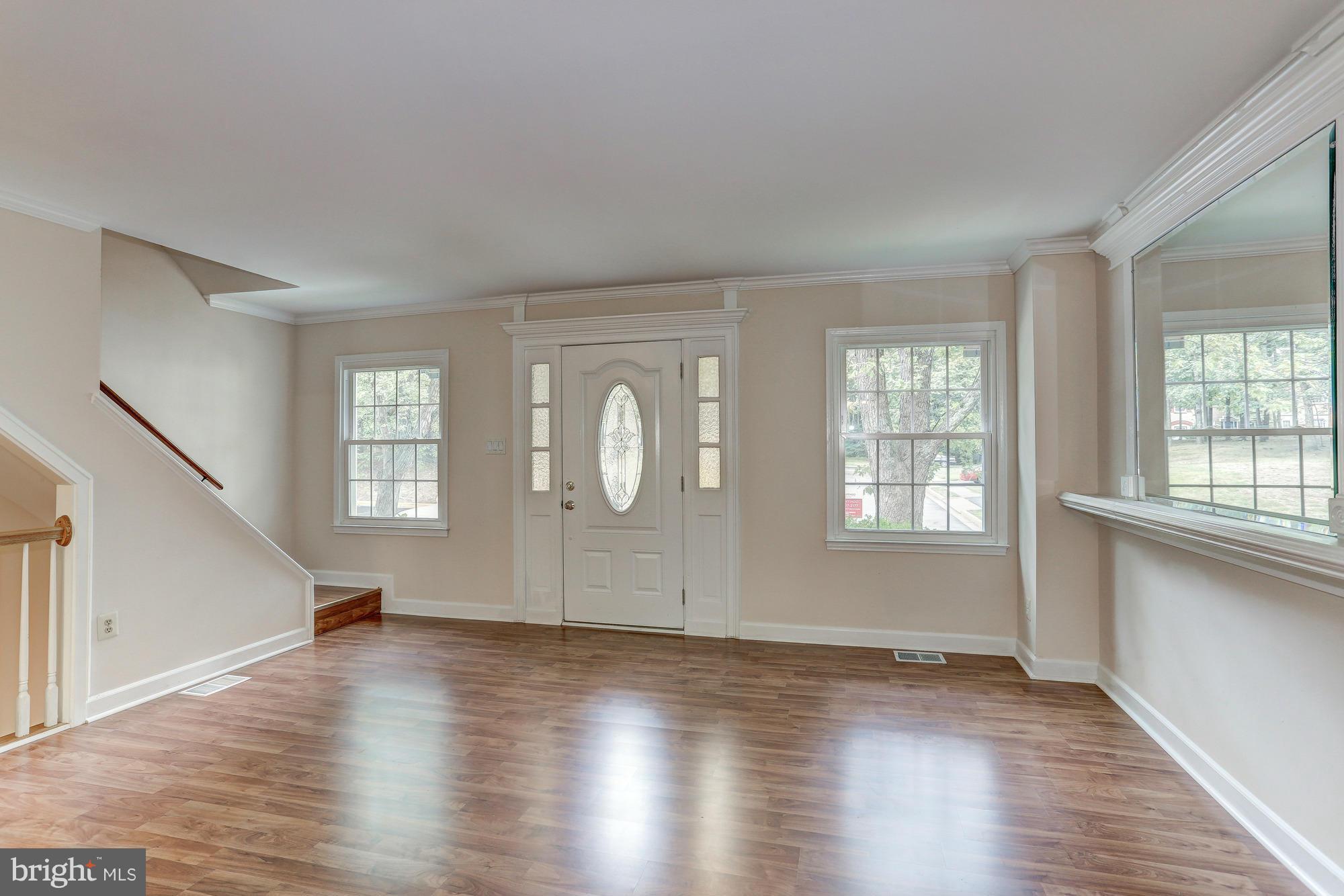 LONDON TOWNE - Residential