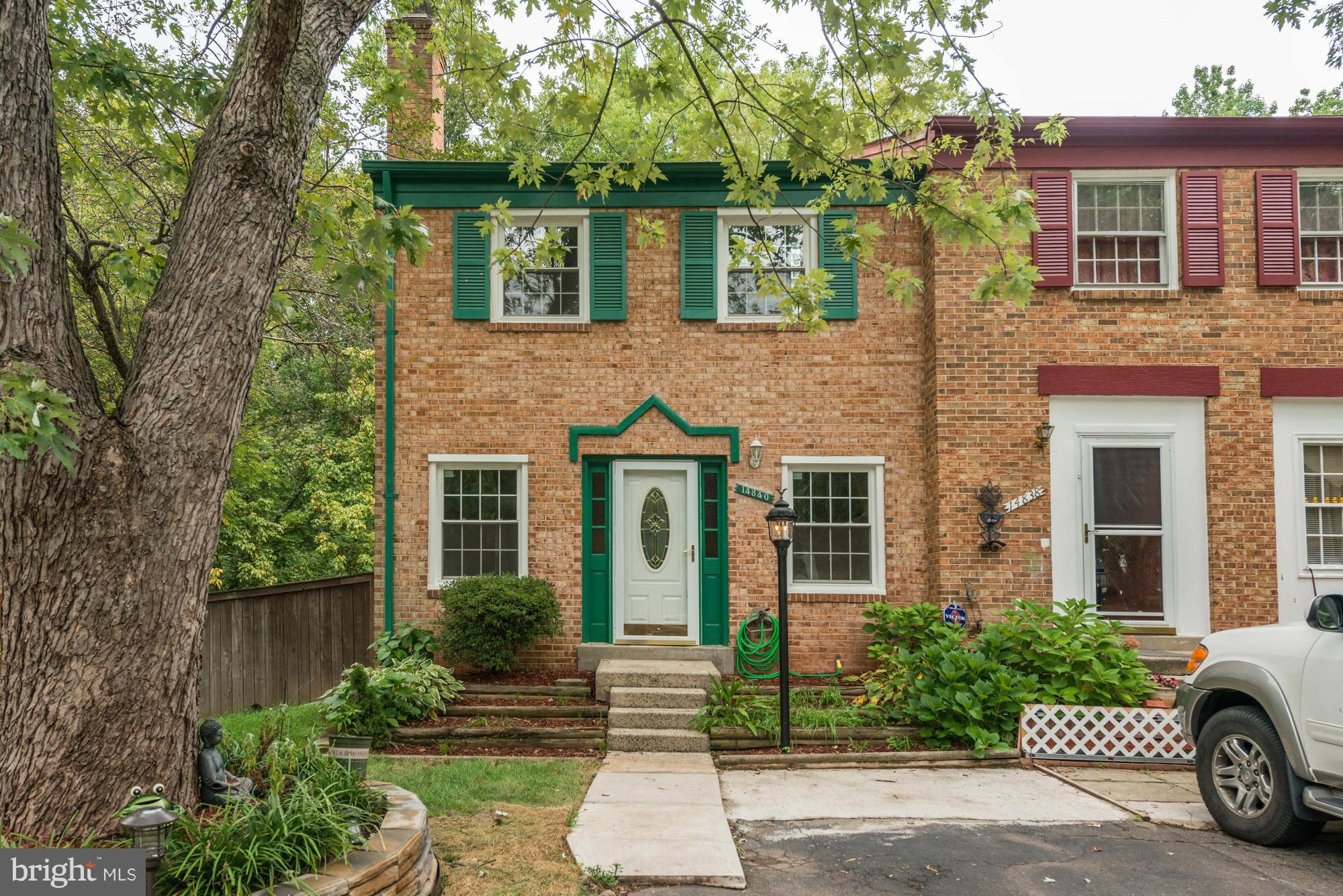 LONDON TOWNE - Residential