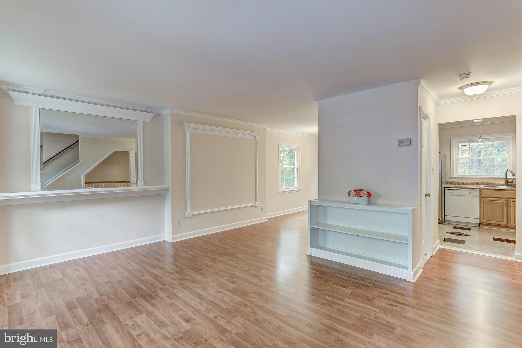 LONDON TOWNE - Residential