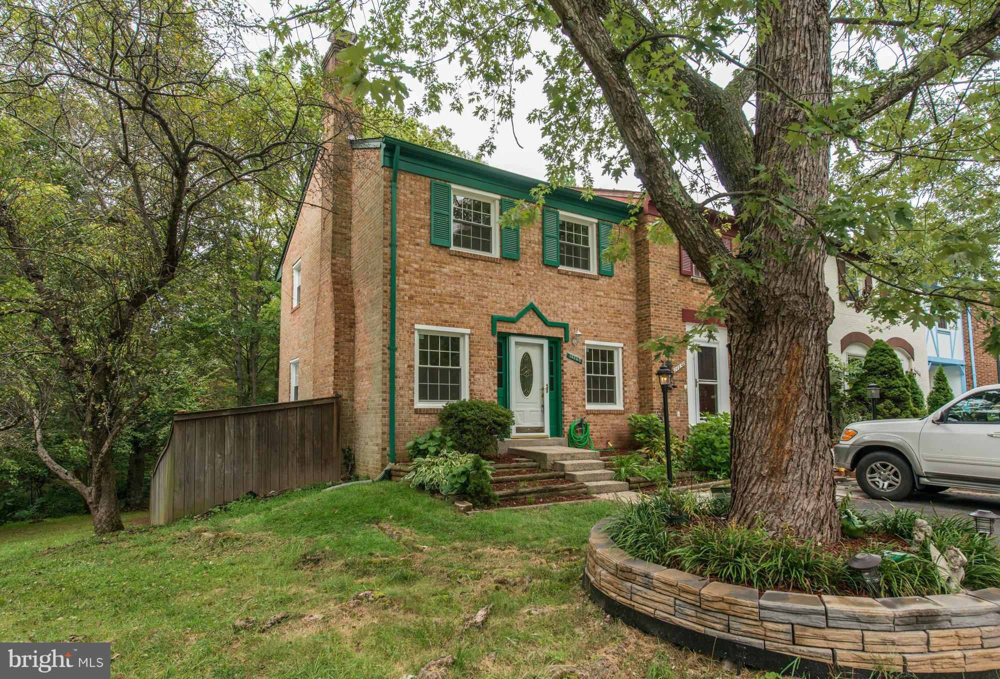 LONDON TOWNE - Residential