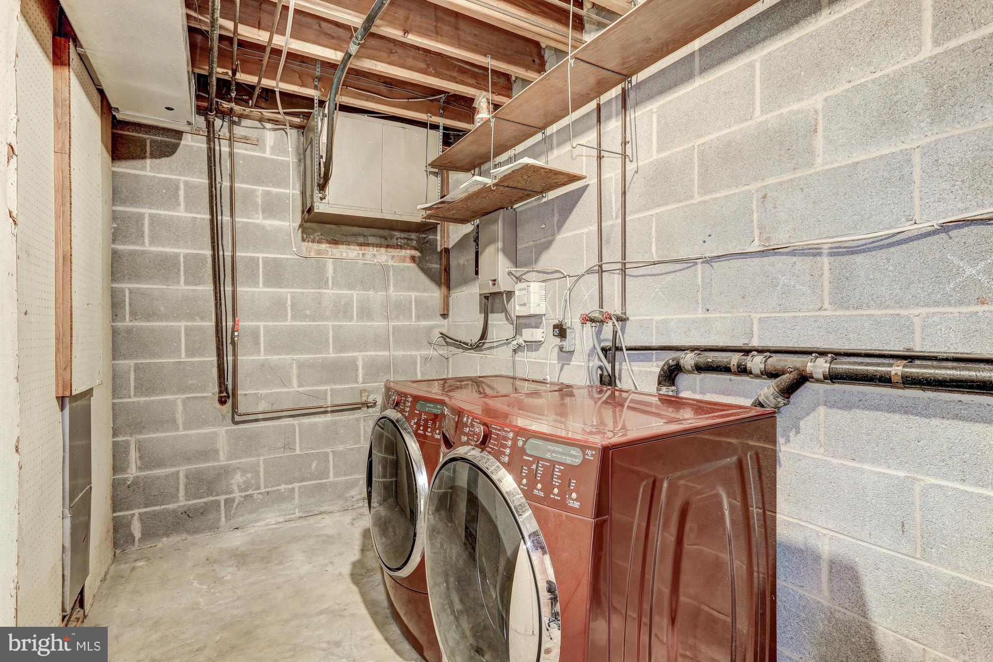 LONDON TOWNE - Residential