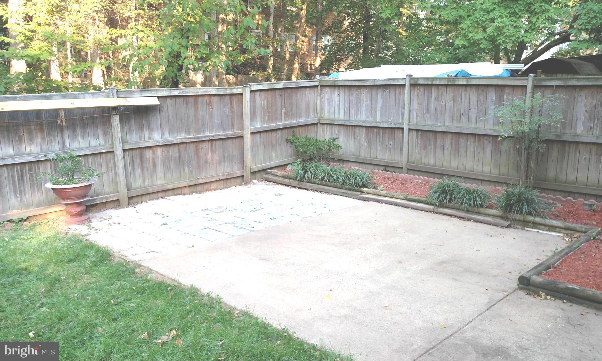 LONDON TOWNE - Residential