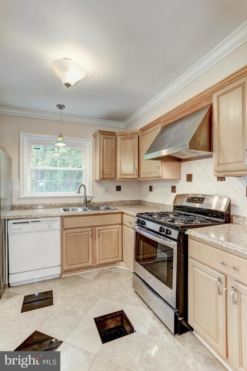 LONDON TOWNE - Residential